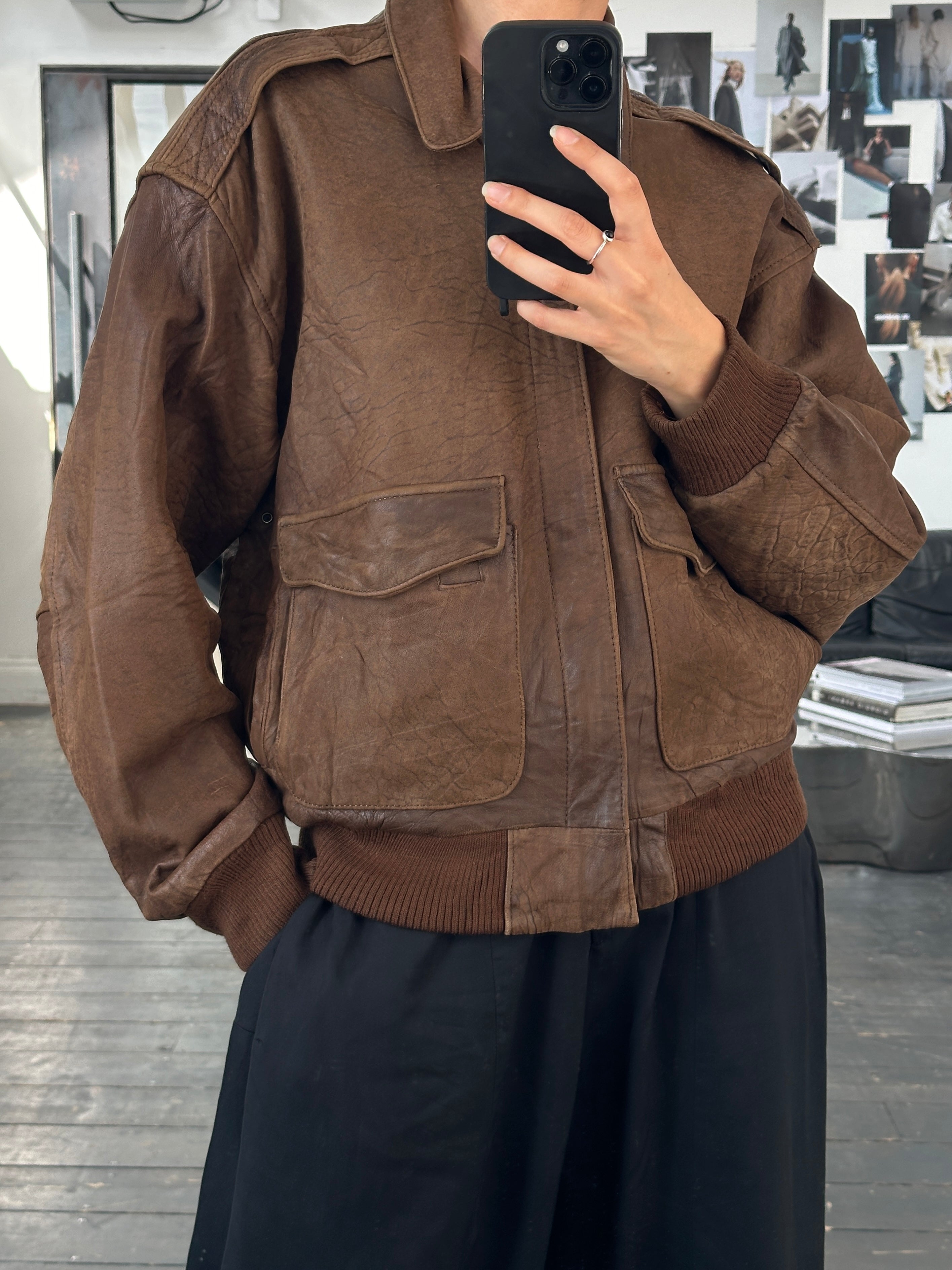 Vintage 90s leather bomber jacket in size M/L, featuring classic design and distressed leather details.
