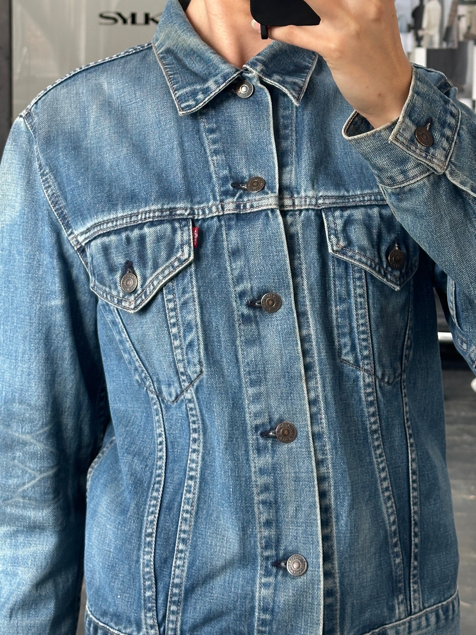 Levi’s 1990s faded denim jacket, men's size M, featuring classic washed blue denim and vintage-inspired design.