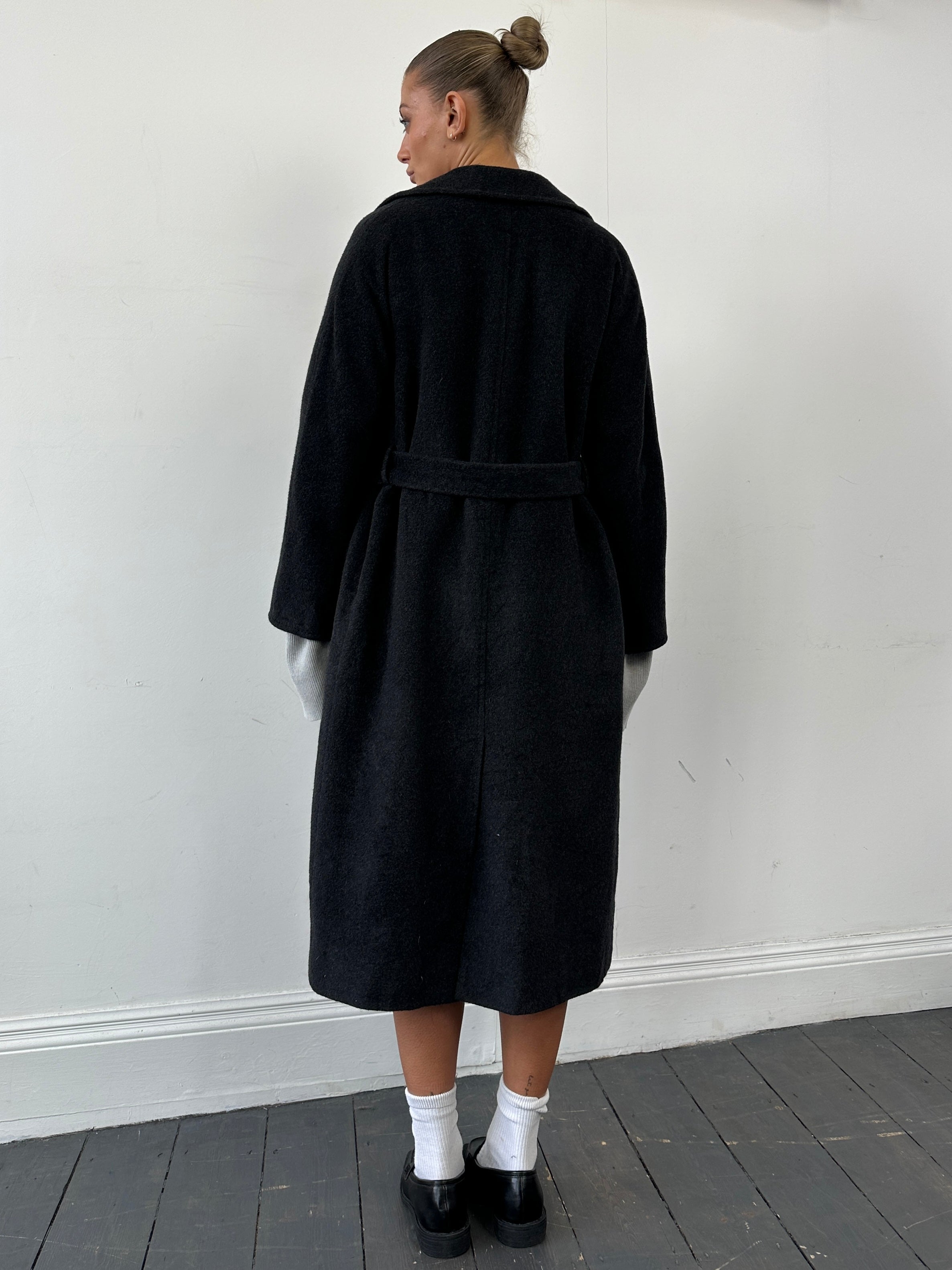 Burberry London wool cashmere coat with single-breasted design and concealed placket, shown in size S/M.