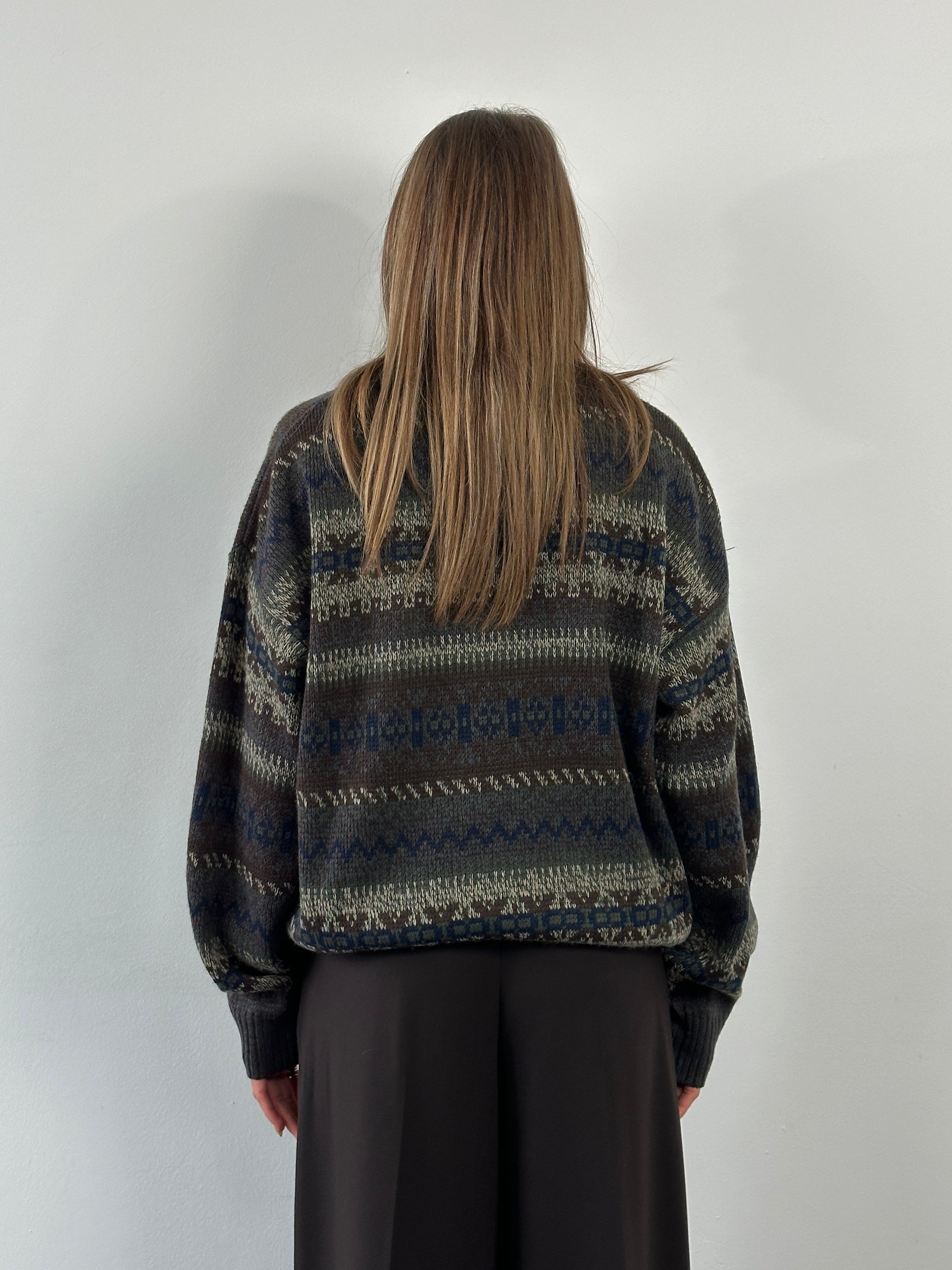 Vintage 1990s Fair Isle knitted jumper in XL, featuring traditional colorful patterns and cozy wool fabric.