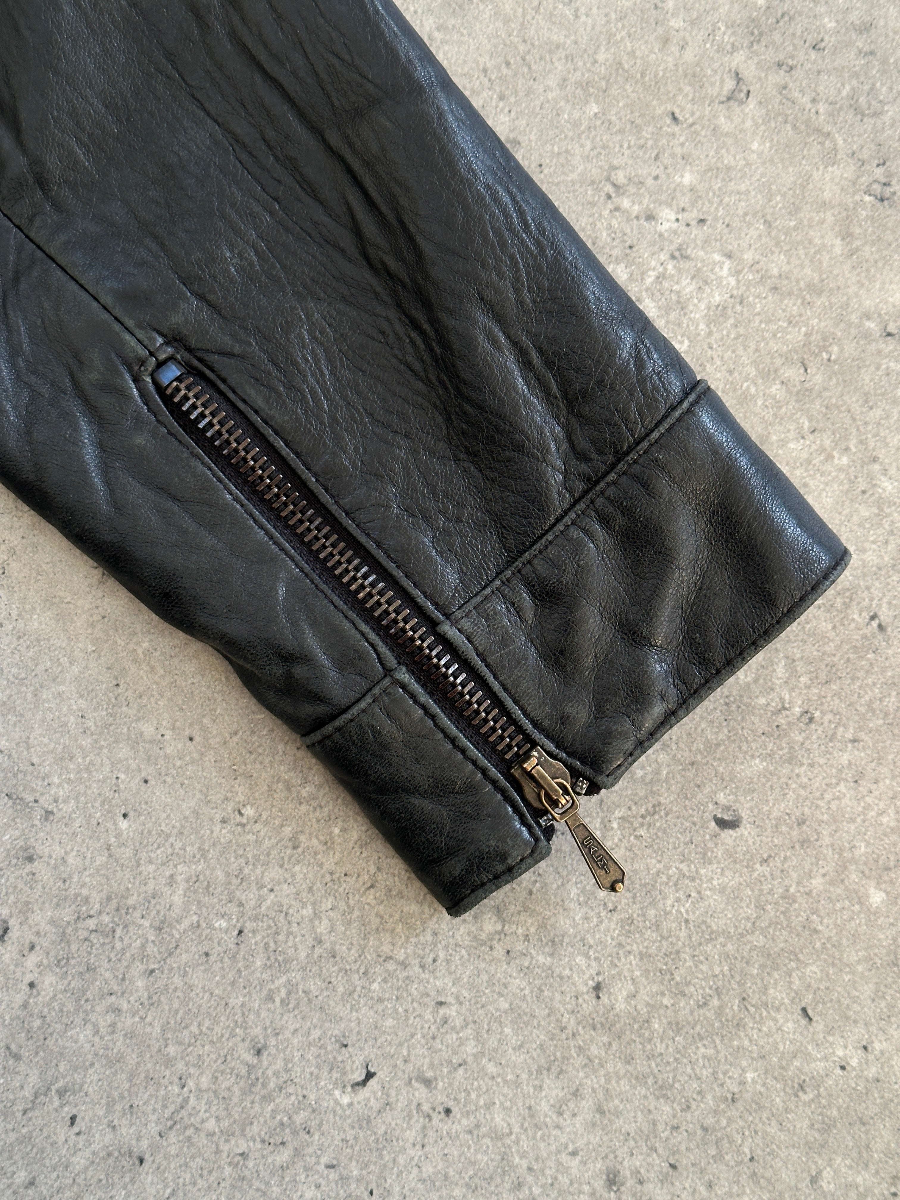 St Michael 1990s double zip leather motorcycle jacket in XS/S with sleek design and classic black leather finish.