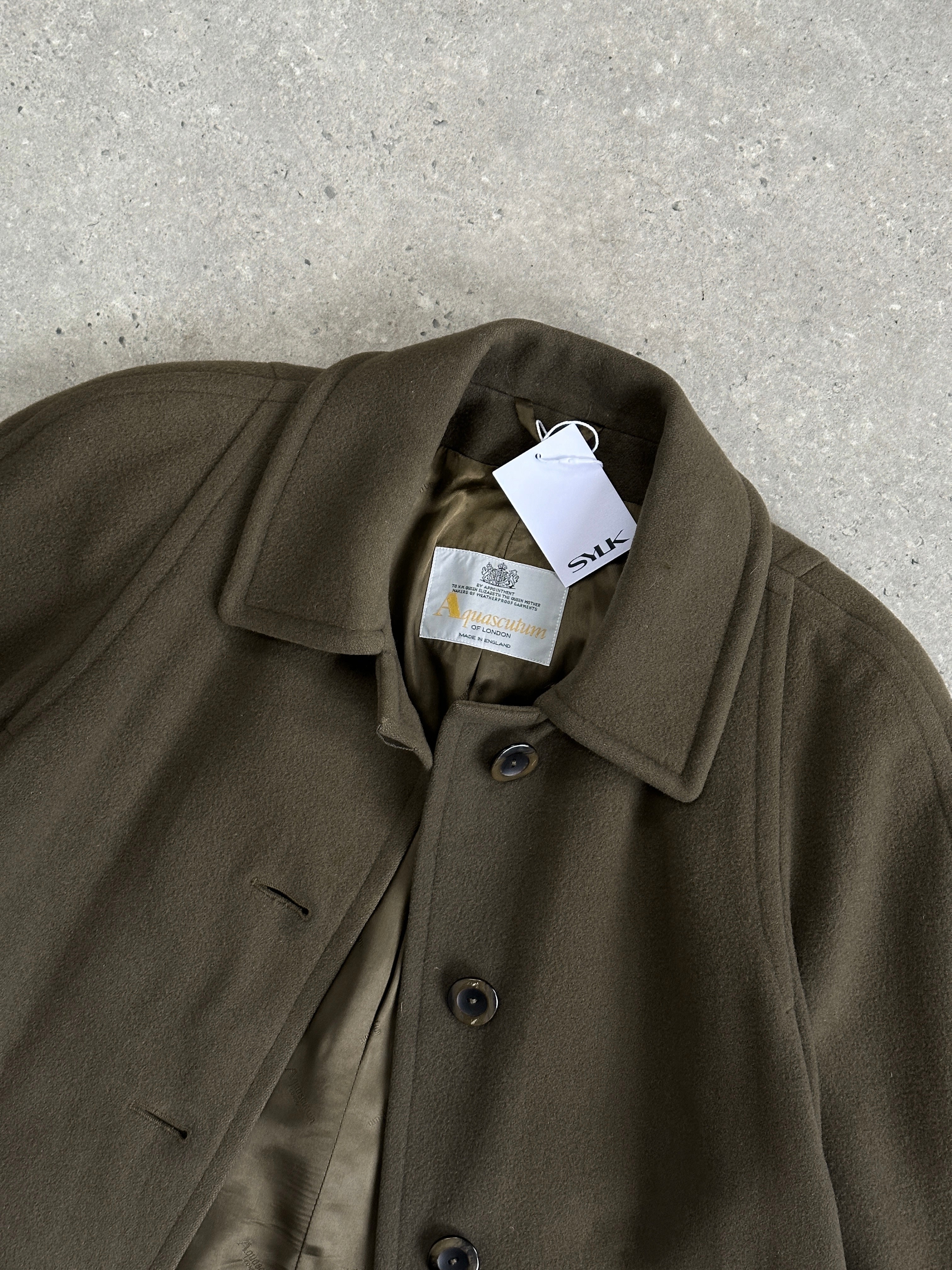 Aquascutum pure new wool coat in size M, stylish and tailored, featuring a classic design with a button-front and collar detail.