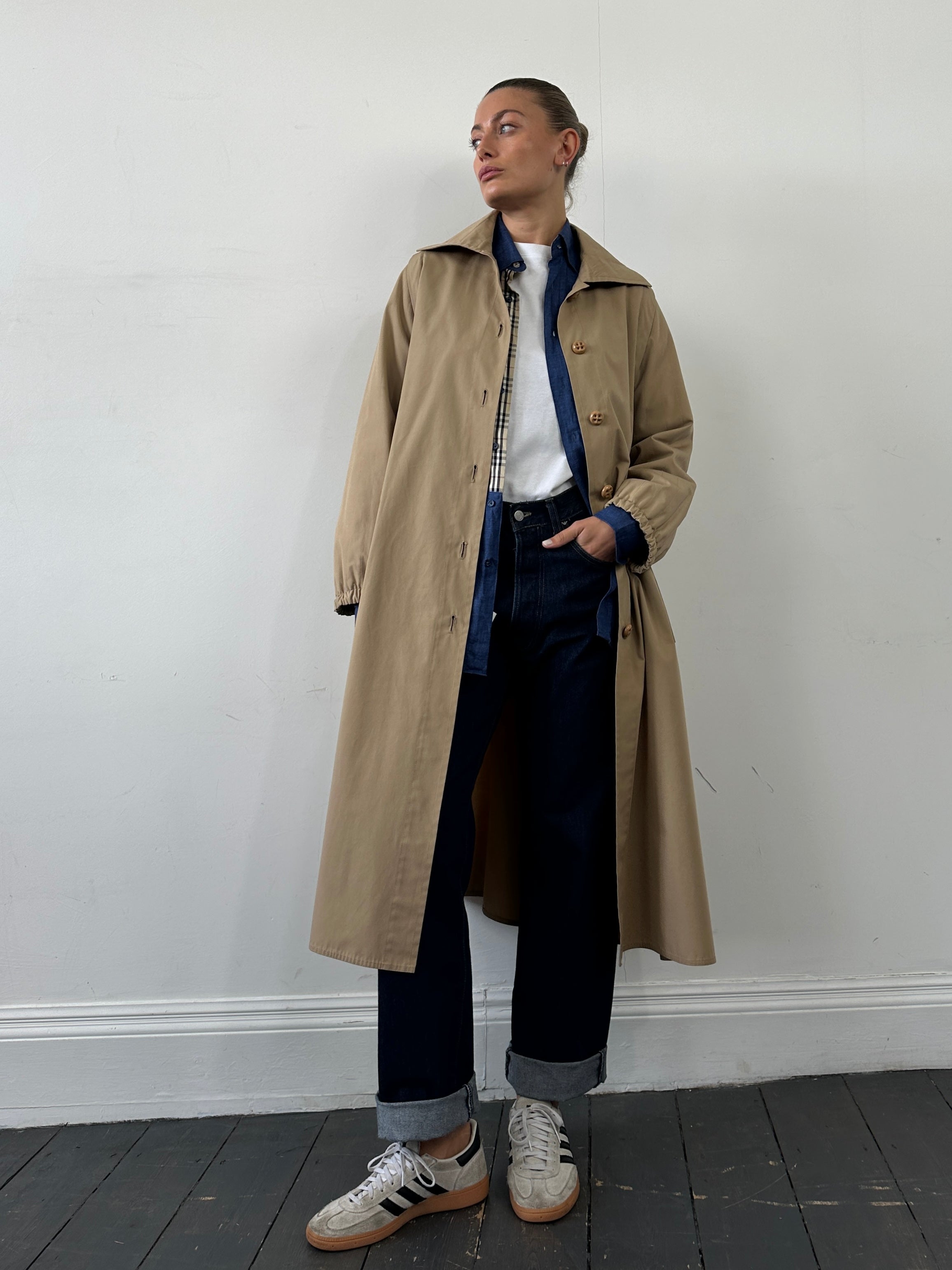 Vintage brand vintage A-line cotton trench coat with single-breasted design and classic collar, shown in beige.