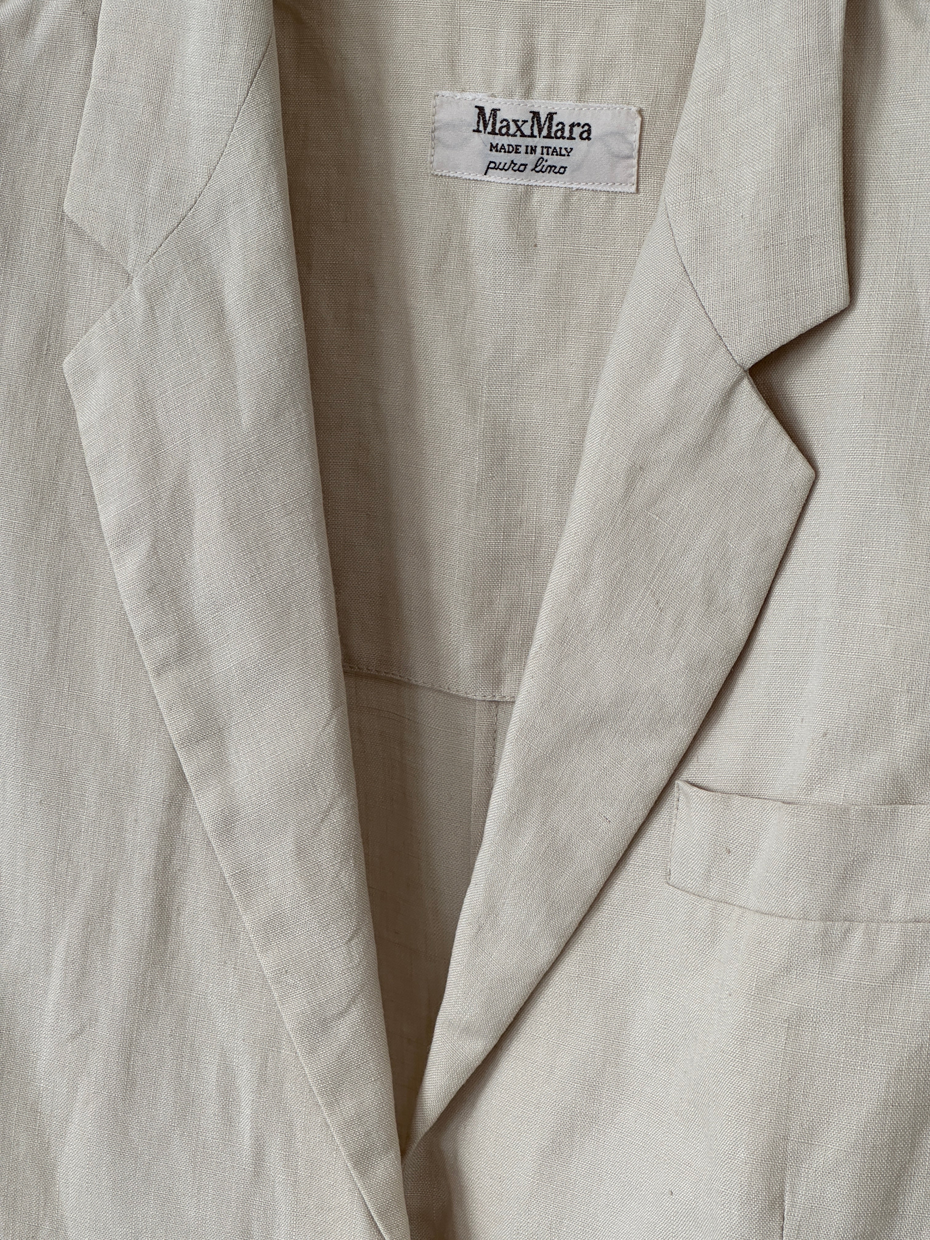 Max Mara pure linen short sleeve blazer in size S/M, lightweight and tailored for a chic, casual look.