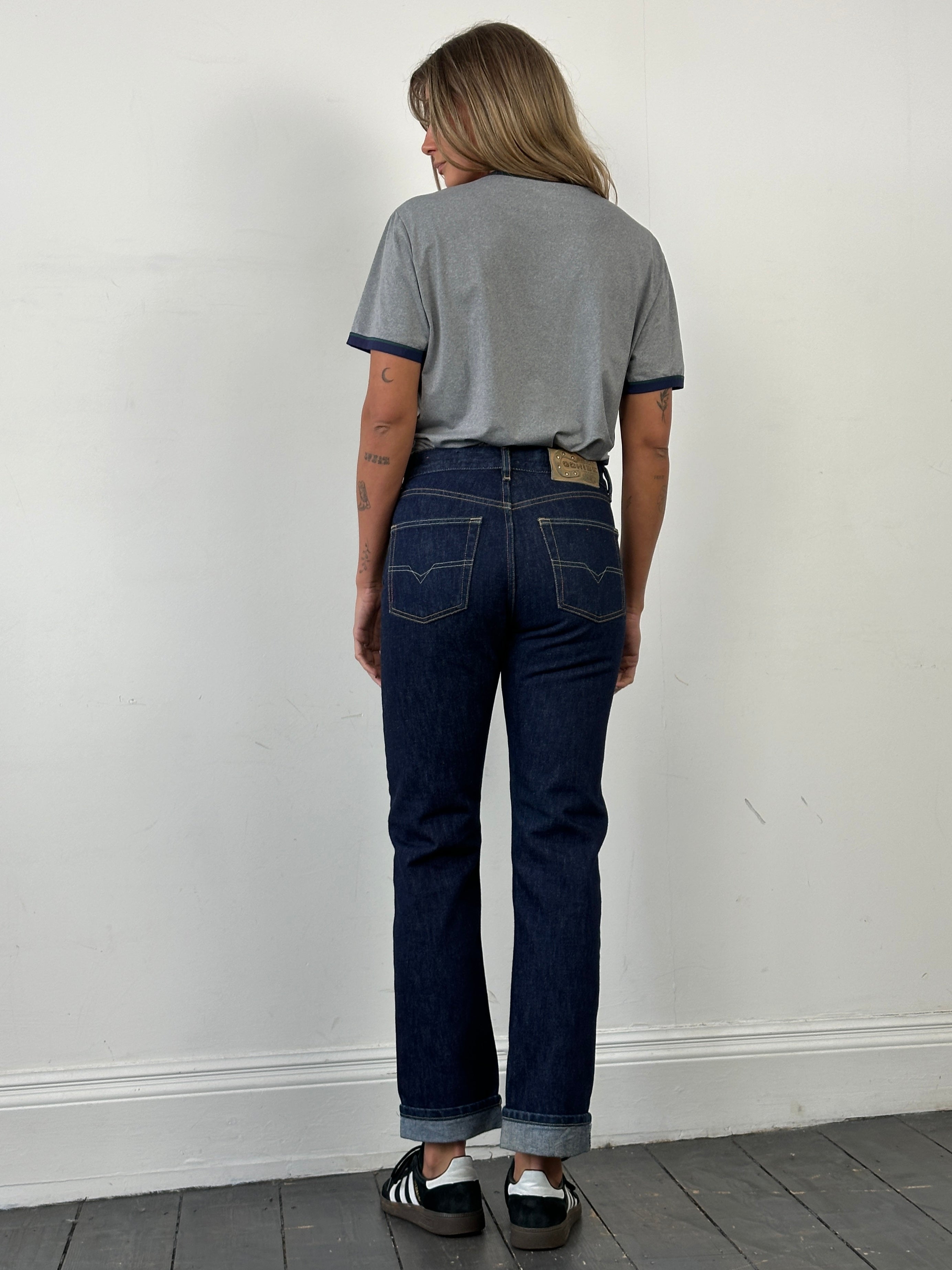 Diesel 575 Cochise 90s straight leg denim jeans in W28, showing classic blue wash and fitted style.