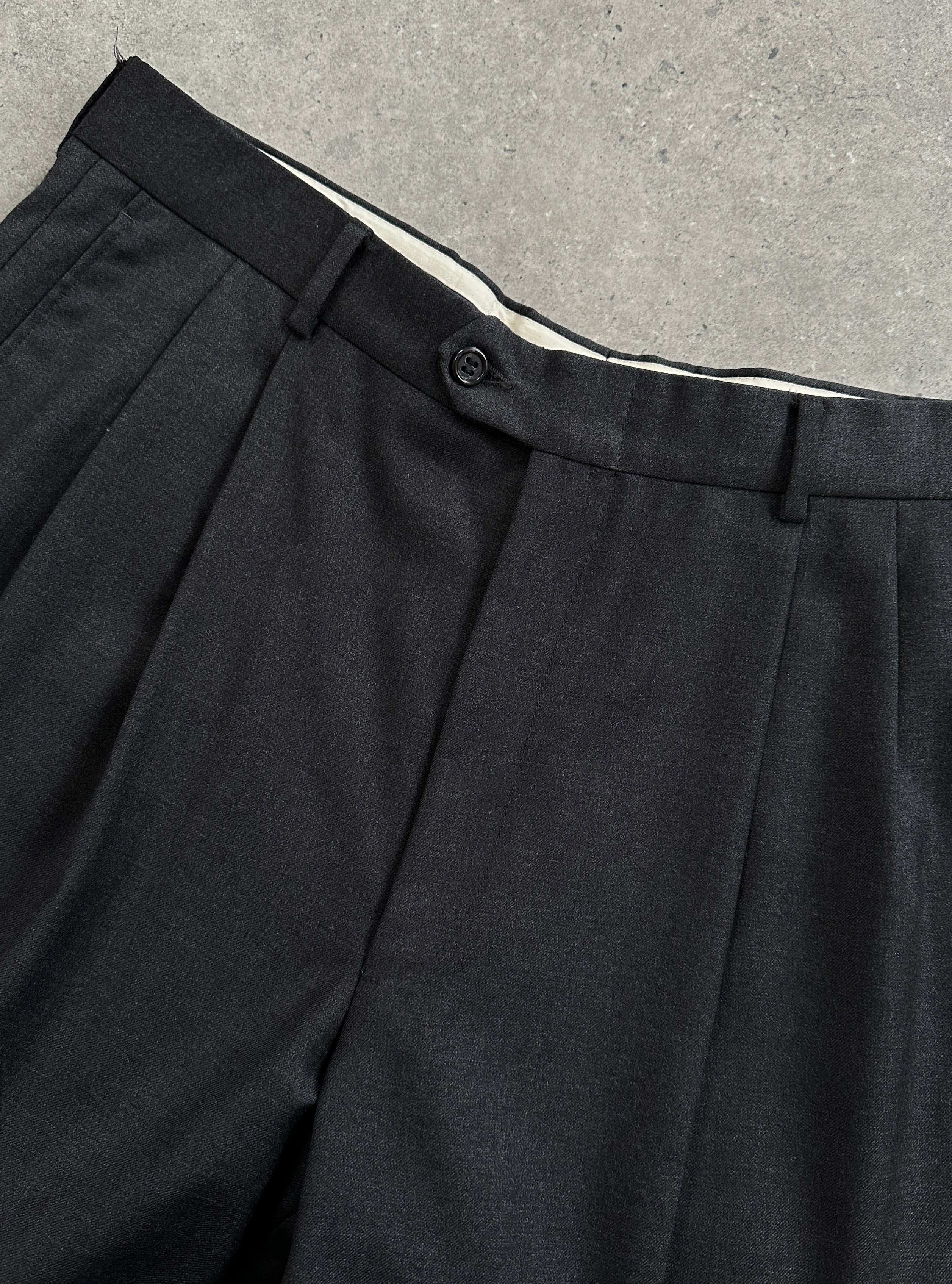 Trussardi wool tailored trousers with pleats and straight-leg design, size W32, displayed on a neutral background.