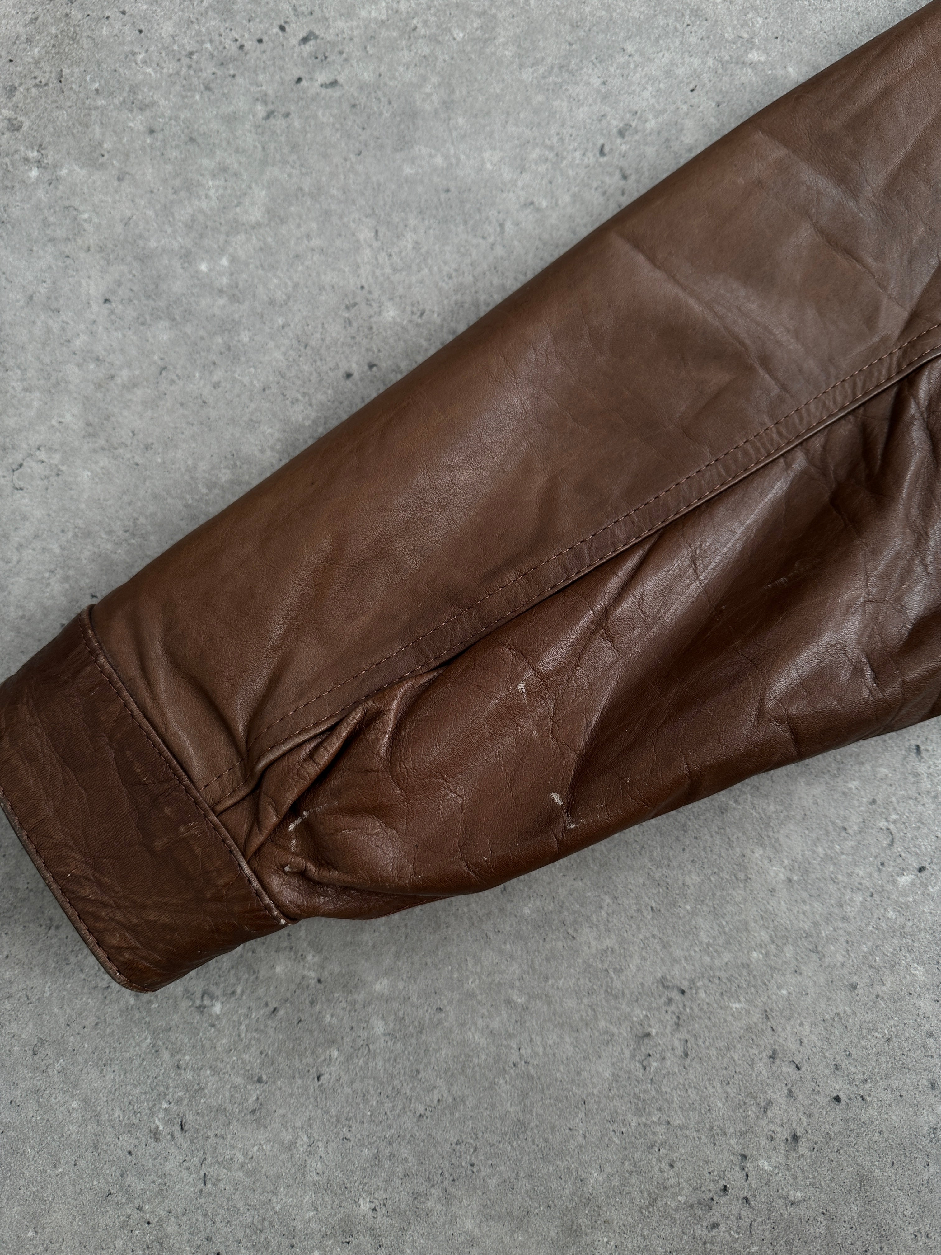 Vintage tobacco leather bomber jacket in XL size, featuring classic design and durable leather material.