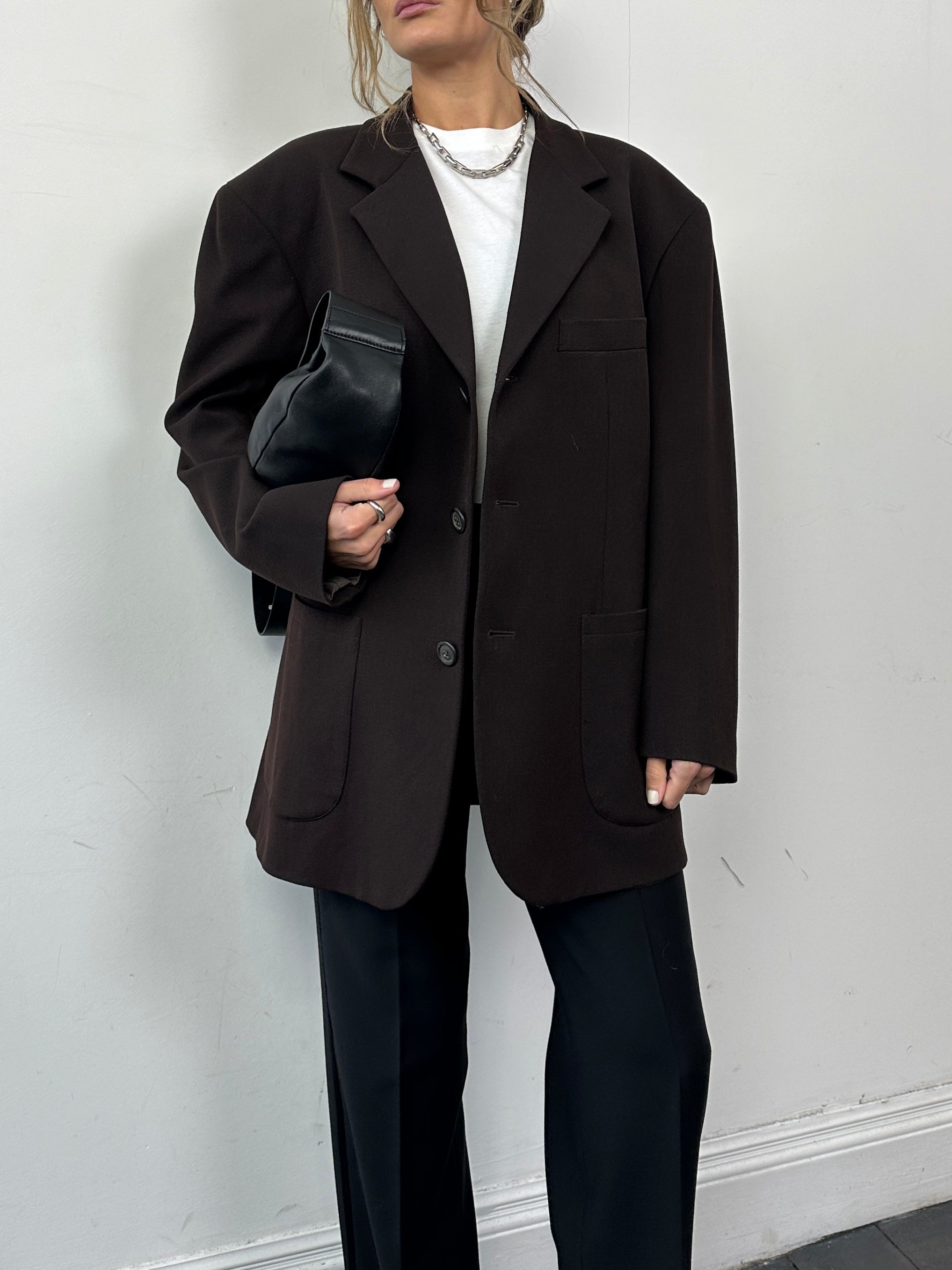 Armani single-breasted oversized blazer in size 46/XL, tailored fit with structured lapels and classic design.