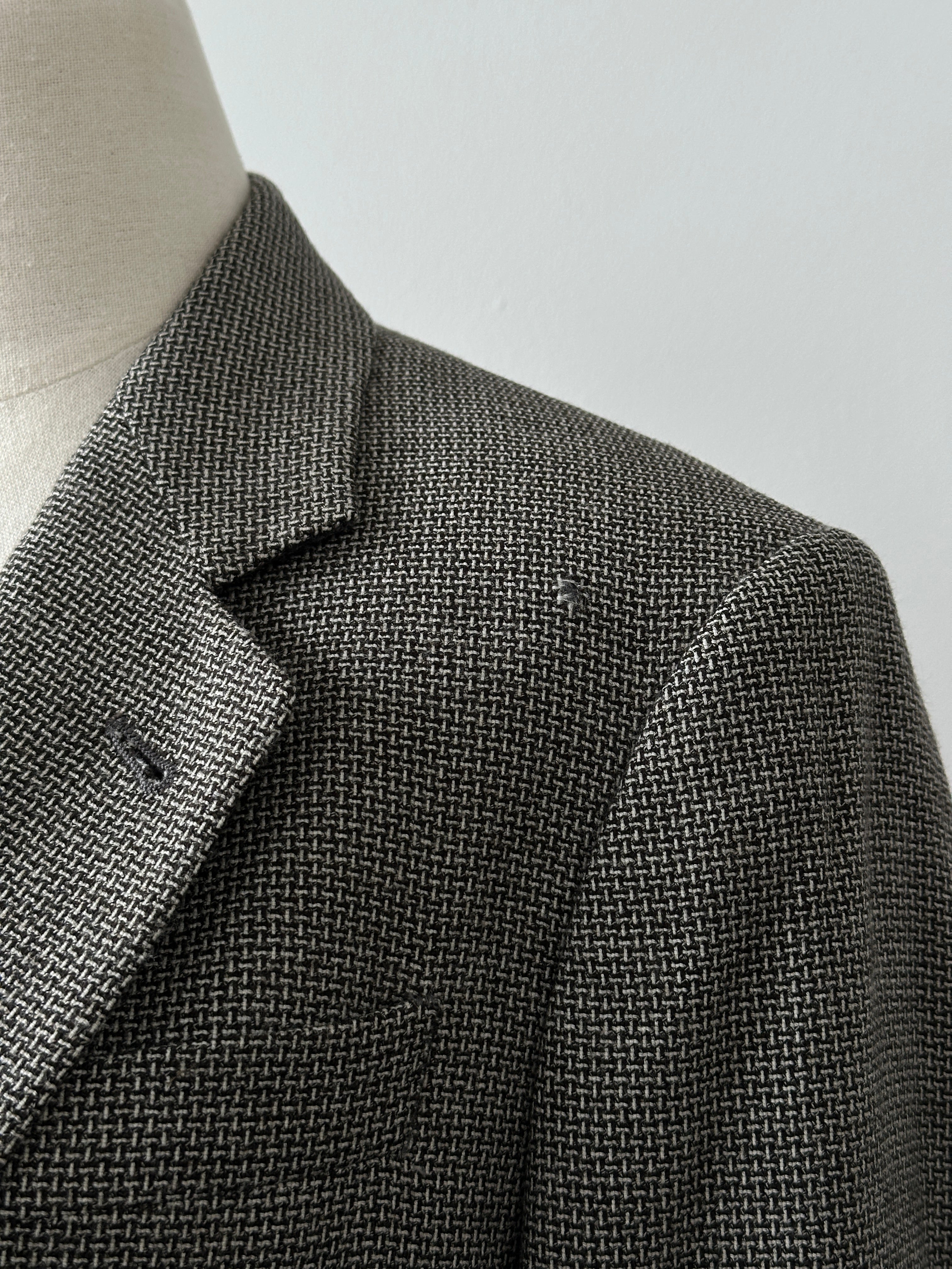 Armani Collezioni 1990s wool check single-breasted blazer in size M, tailored fit, featuring classic plaid pattern and structured design.