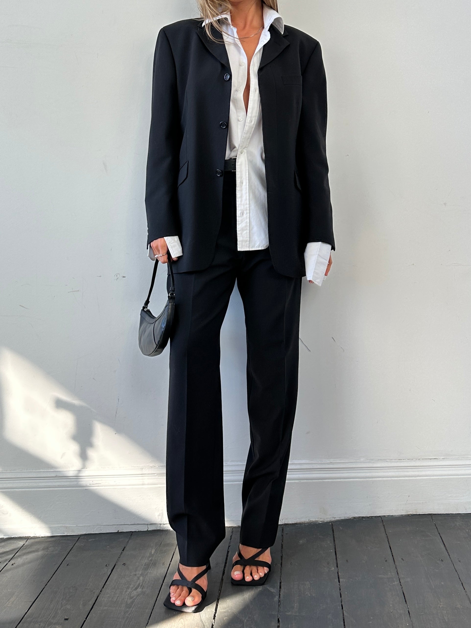 Vintage relaxed suit jumpsuit with concealed placket in size 40R/L, featuring a comfortable, vintage-inspired design.