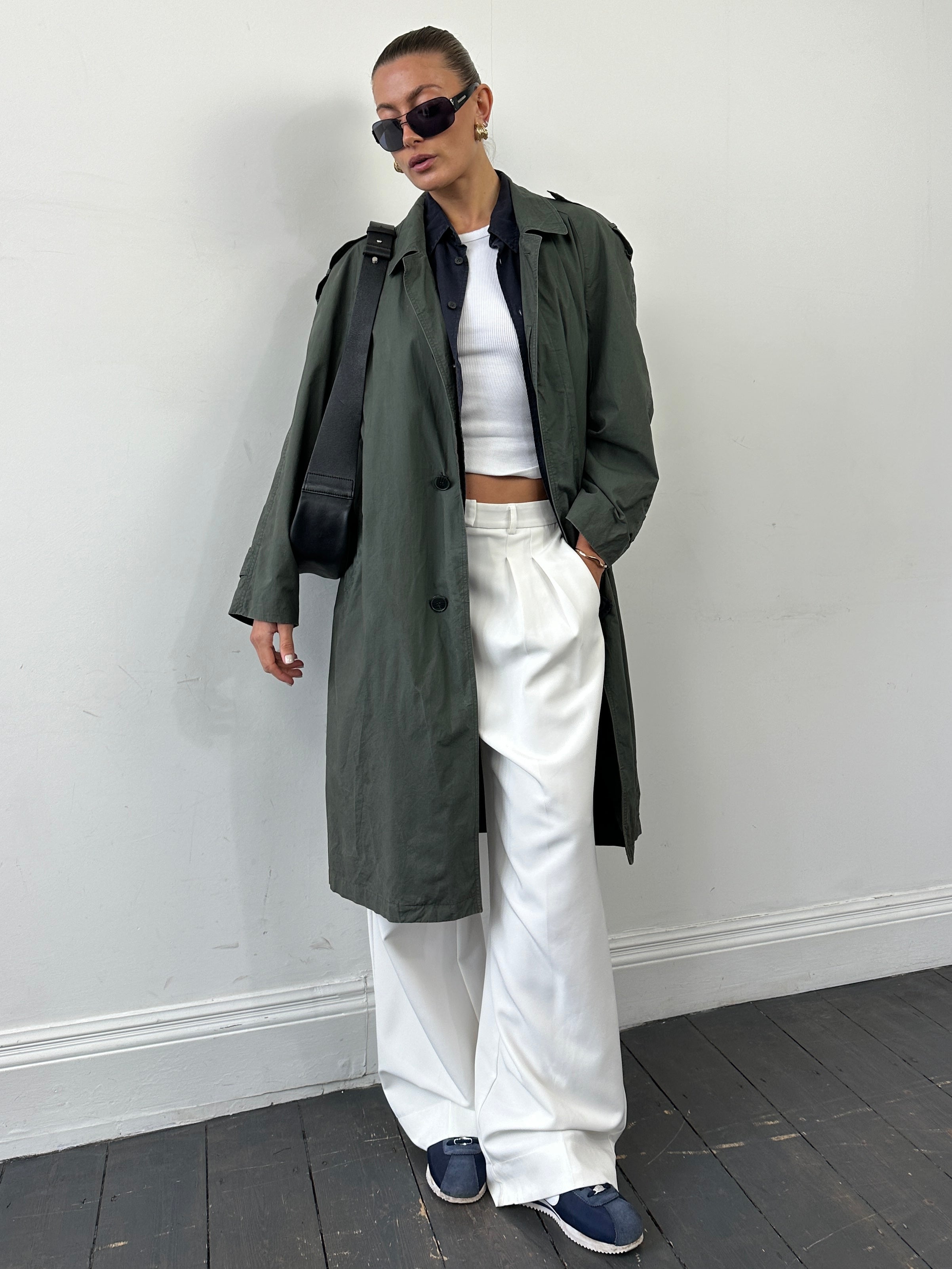 Yves Saint Laurent Diffusion Hommes pure cotton trench coat with concealed placket in size L, featuring a classic tailored design.