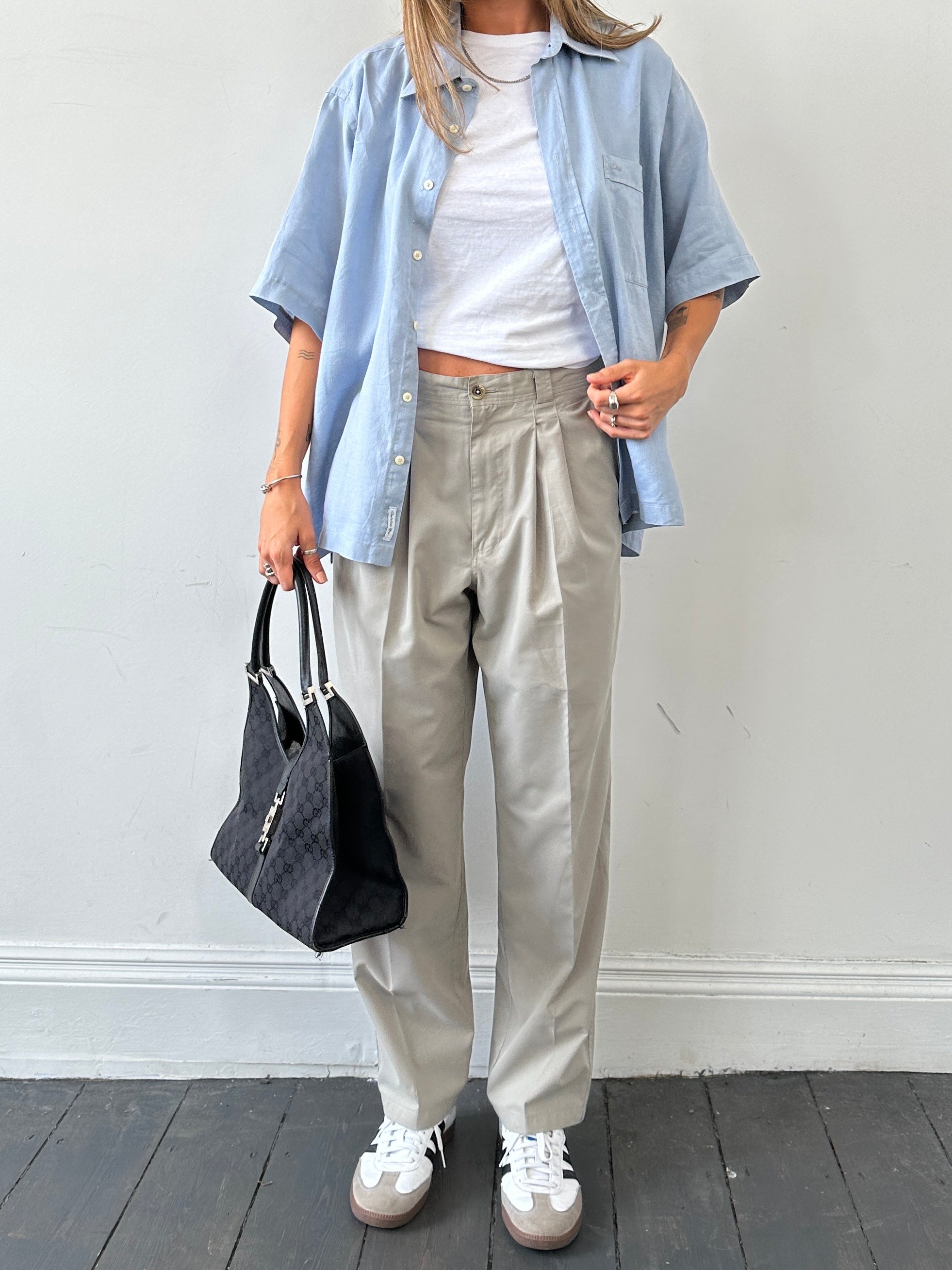 Vintage brand vintage straight leg pleated relaxed trousers in size W32, shown on a model with a casual fit and classic style.