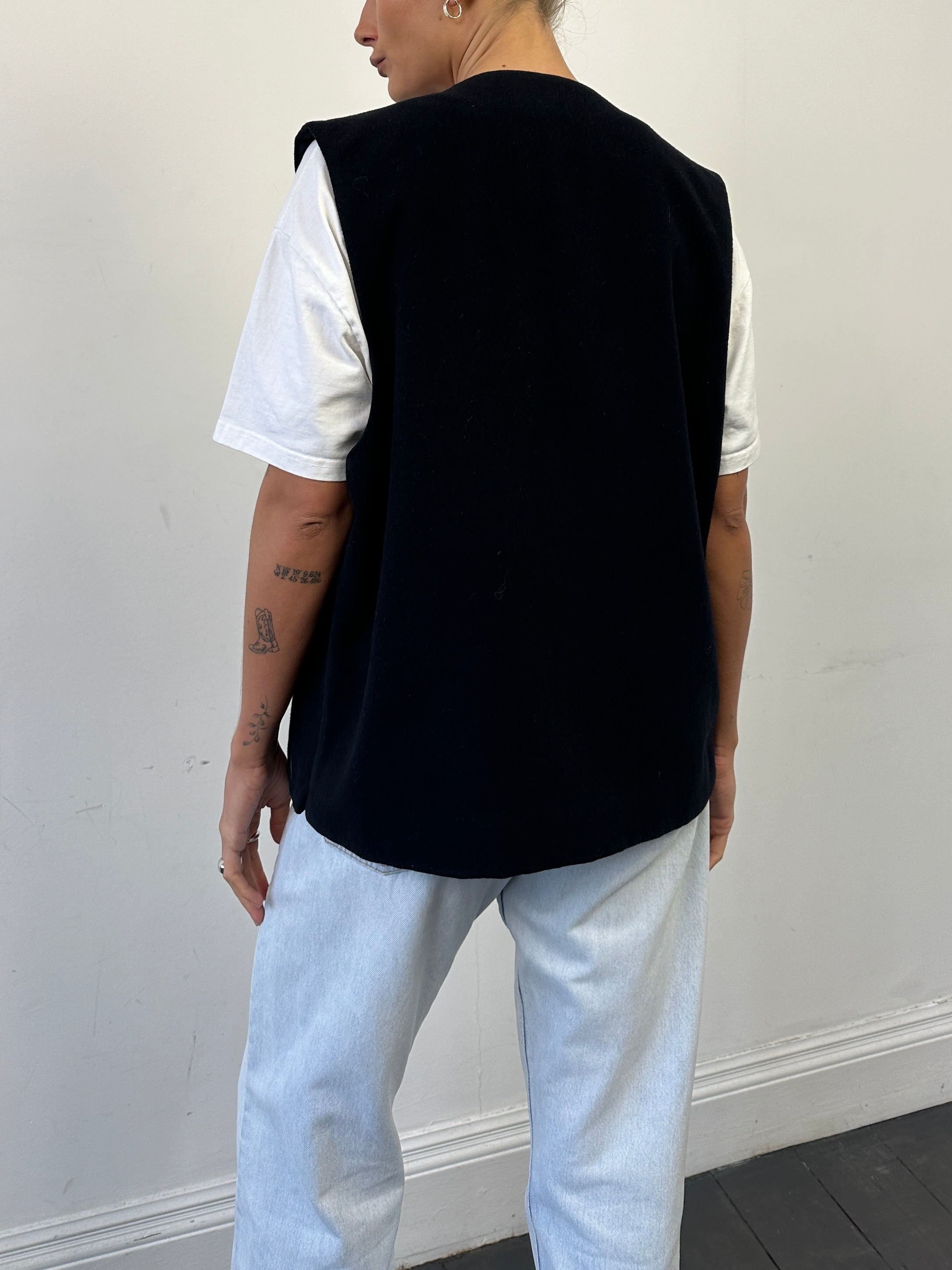 Vintage wool and cashmere single-breasted waistcoat in XL size, featuring classic design and tailored fit.