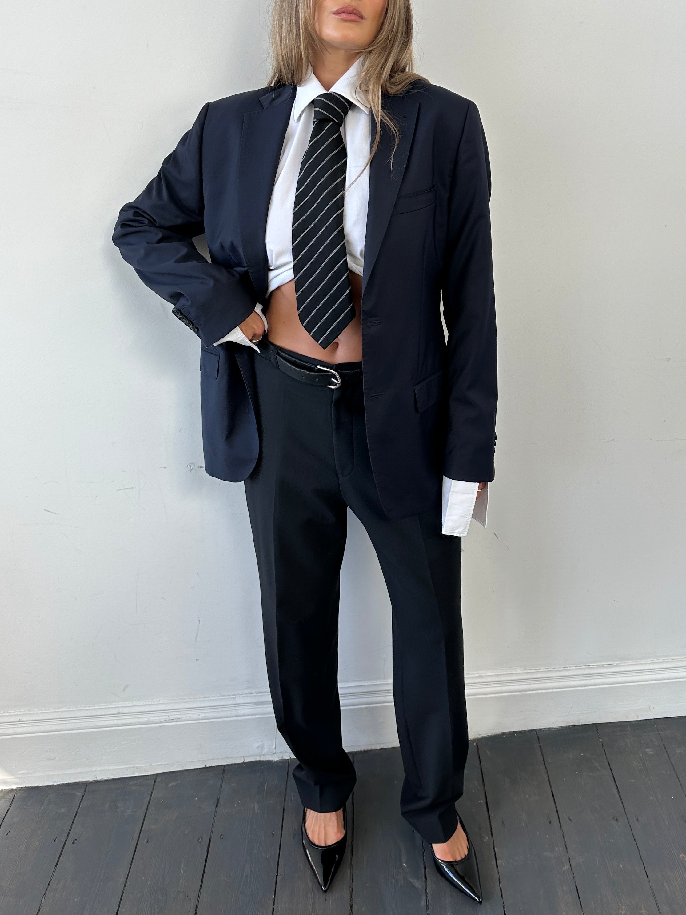 Valentino wool single-breasted blazer in size 40/M displayed on a hanger, featuring classic lapel and tailored fit.