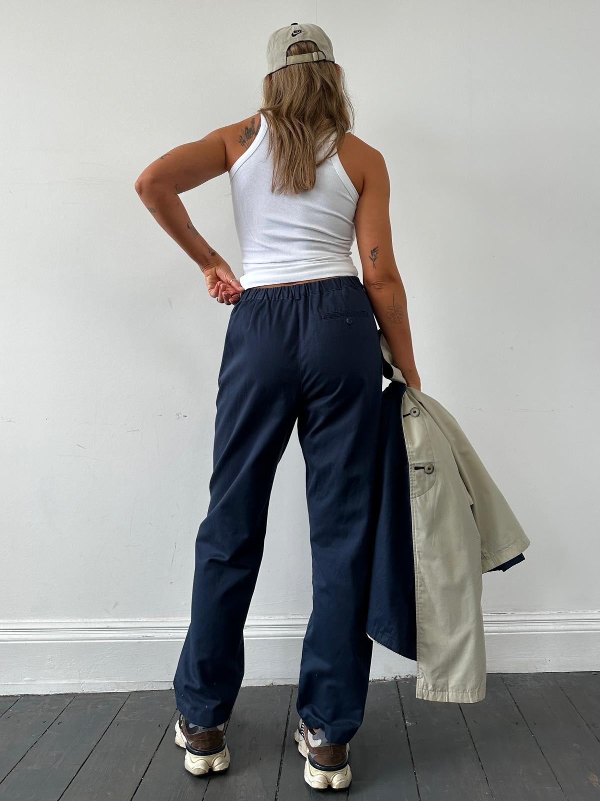 L.L.Bean straight leg elasticated cotton trousers in size W28-30, beige color, featuring a comfortable fit and classic design.