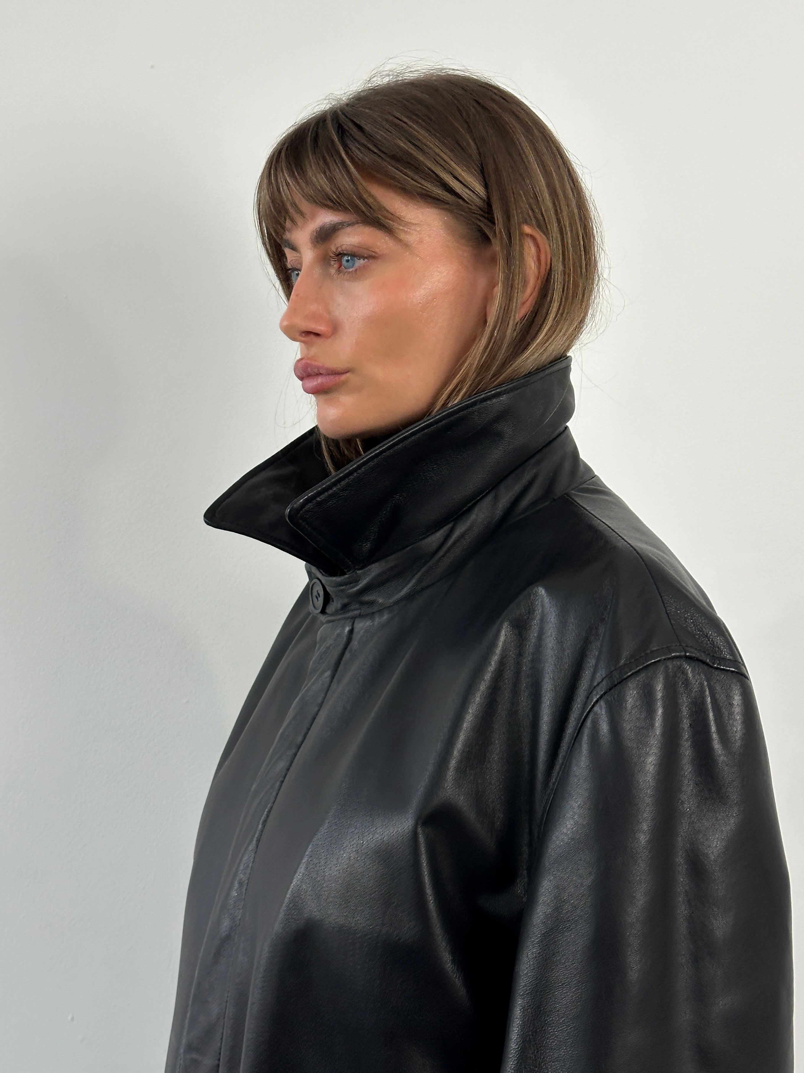 Conbipel 1990s leather belted trench coat in XL, featuring classic design, leather material, and a stylish belted waist.