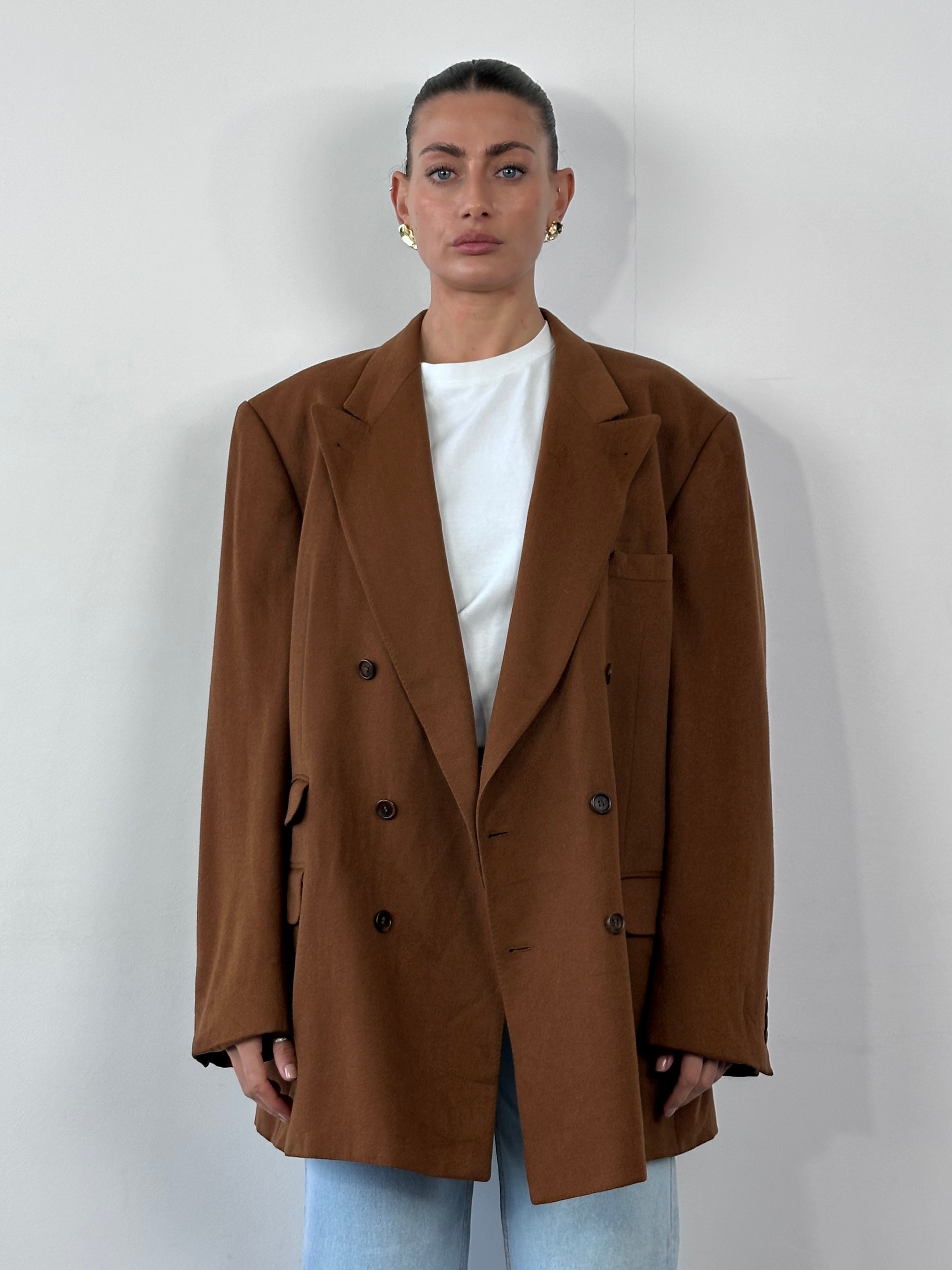 Eduard Dressler XXL pure cashmere double-breasted blazer in a classic tailored style, displayed on a mannequin.