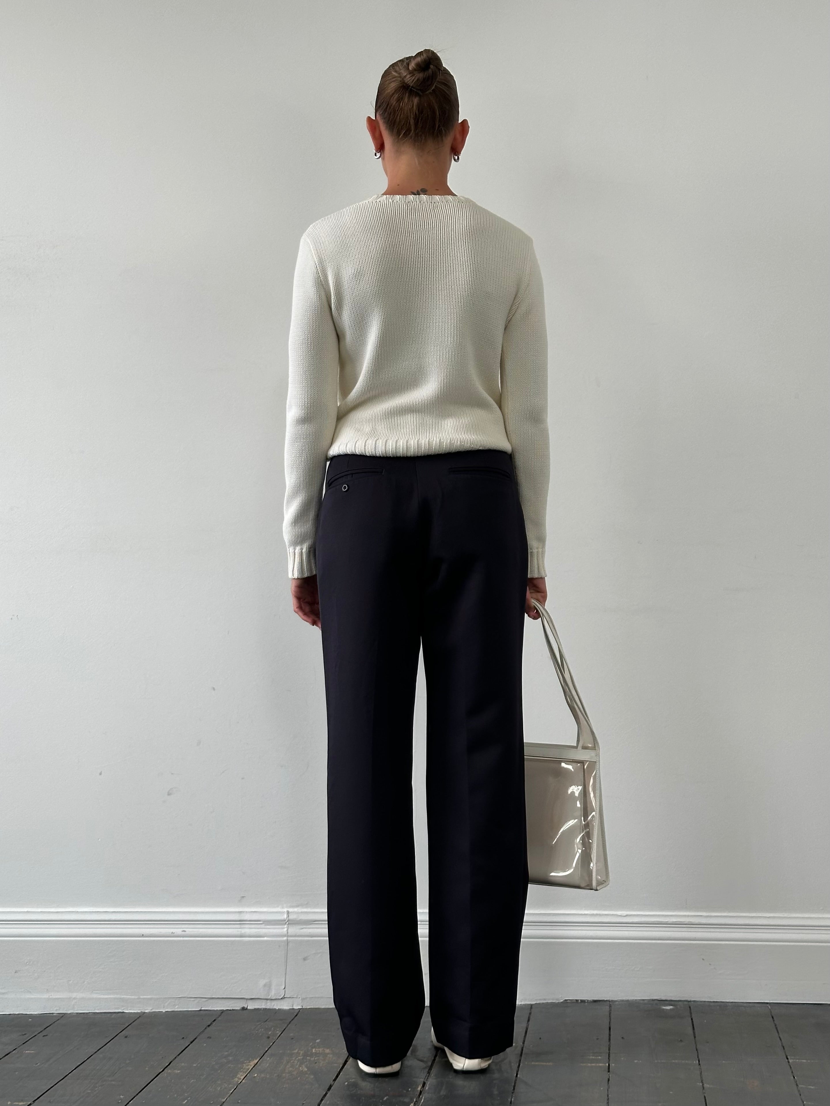 Vintage high-waisted straight-leg tailored trousers in W28, featuring a classic fit and structured design, shown in the image.