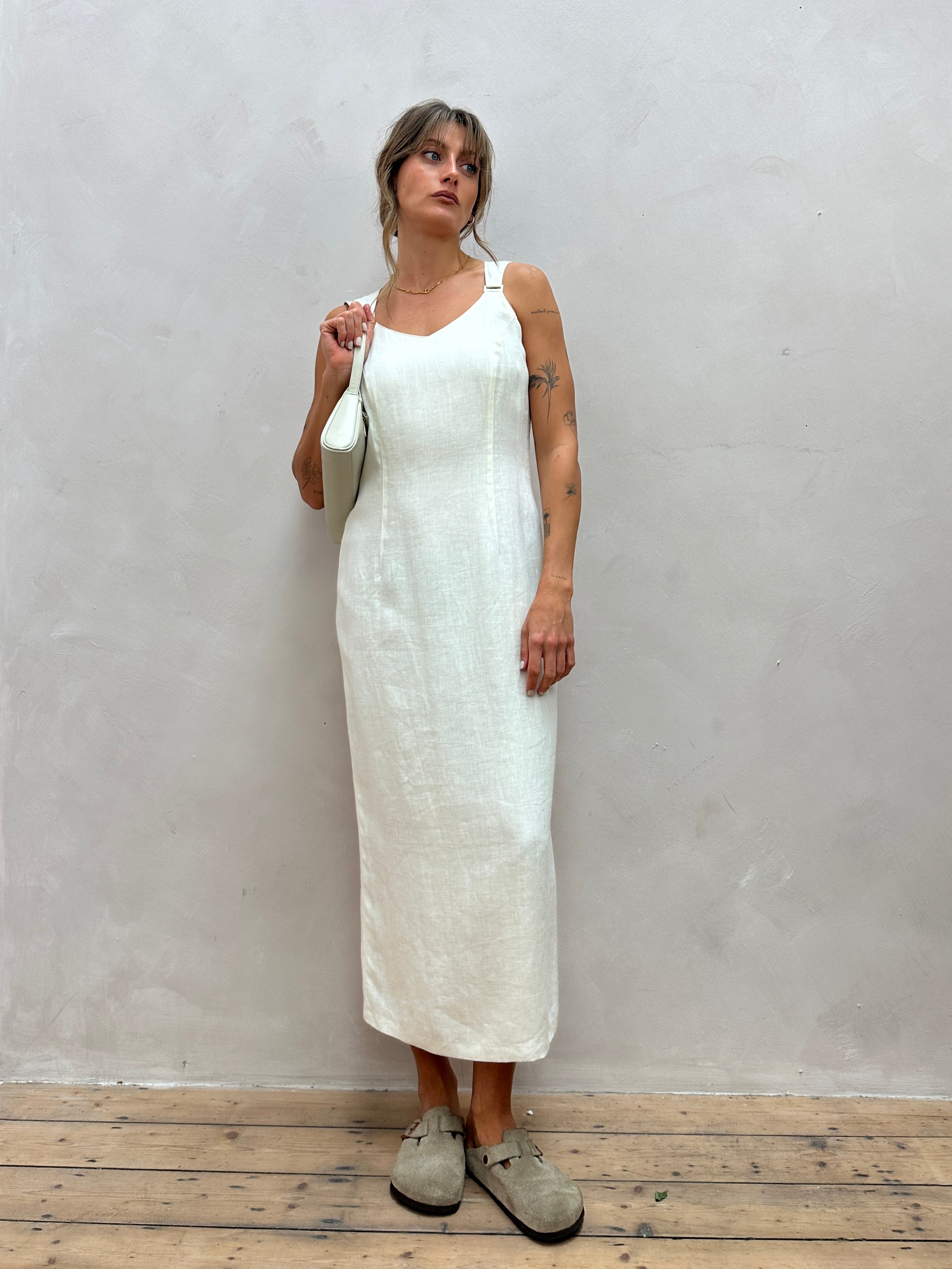 Vintage pure linen fitted floor-length maxi dress in size M, showcasing a classic, elegant design with a flowing silhouette.