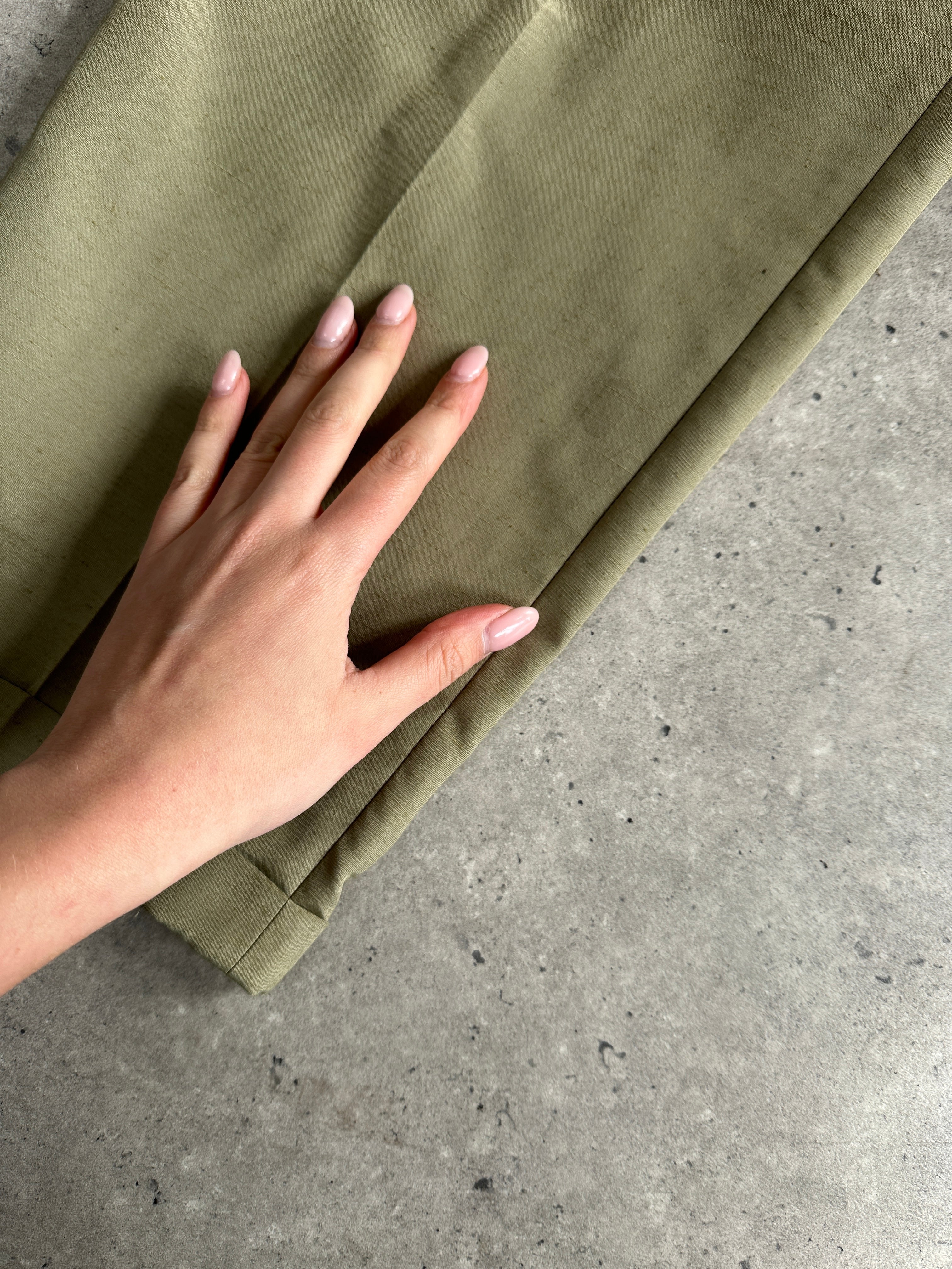 Vintage linen blend satin high-waisted straight-leg pleated trousers with tailored fit, W32, shown on a model.