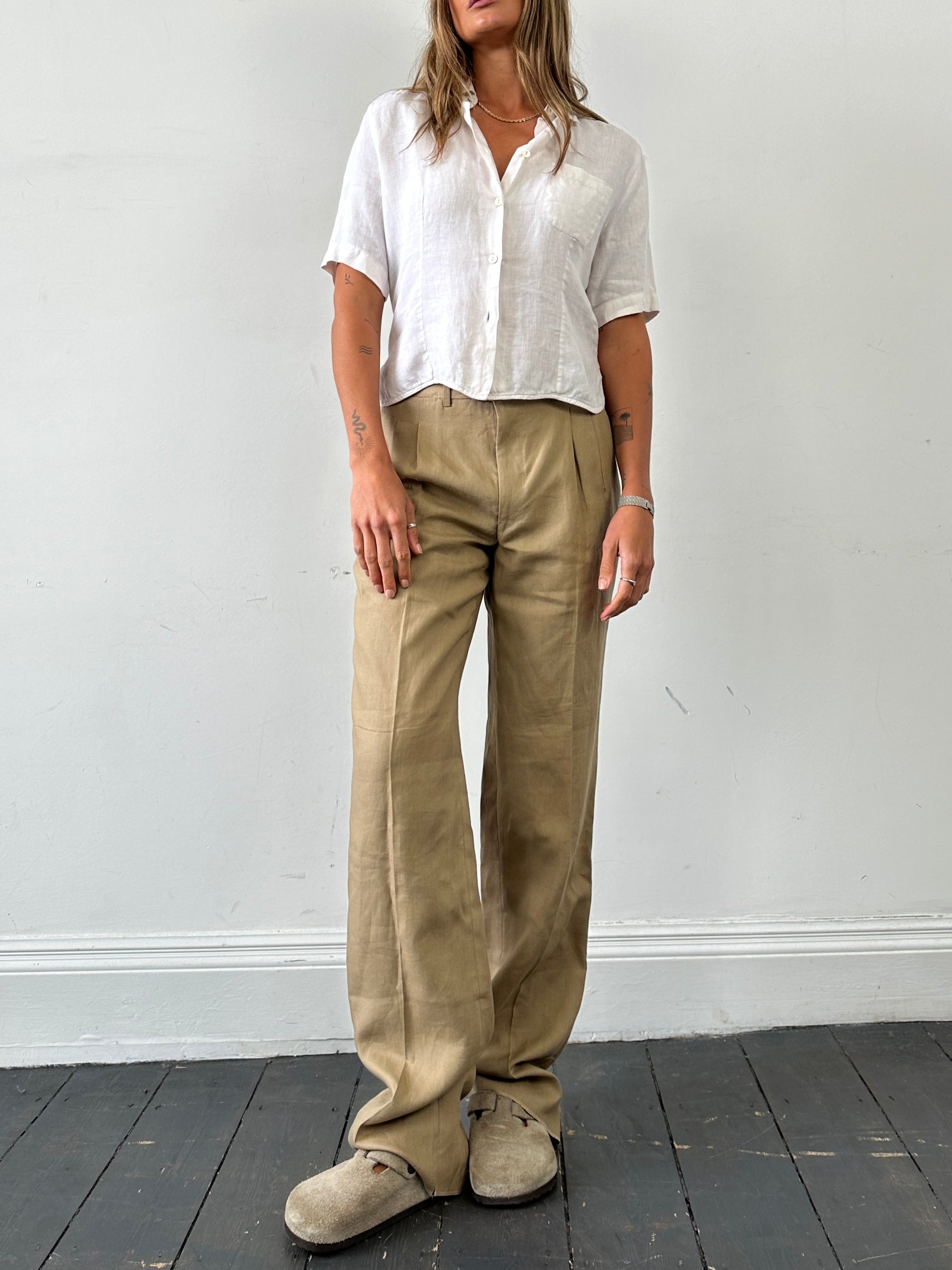 Max Mara pure linen shirt in size S/M, featuring a classic button-up design and lightweight, breathable fabric.