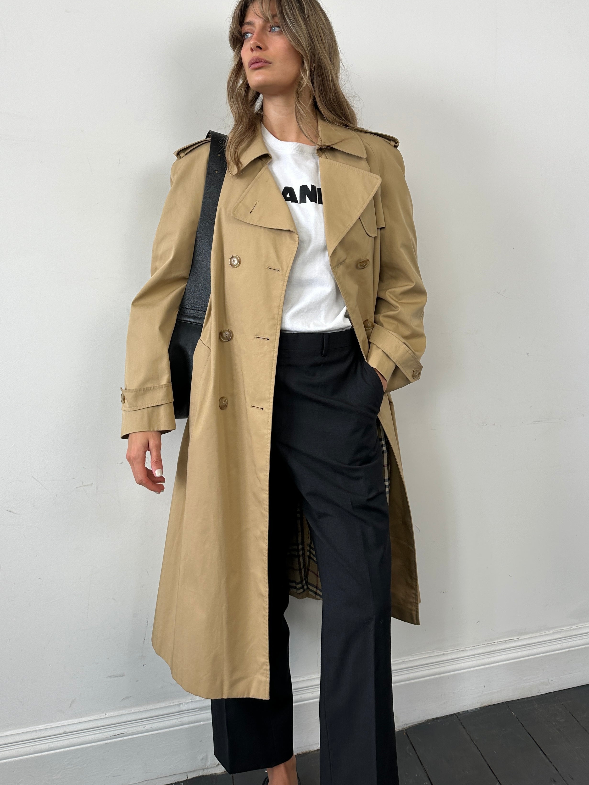 Vintage cotton double-breasted belted trench coat in size L, featuring classic design with button details and a timeless style.