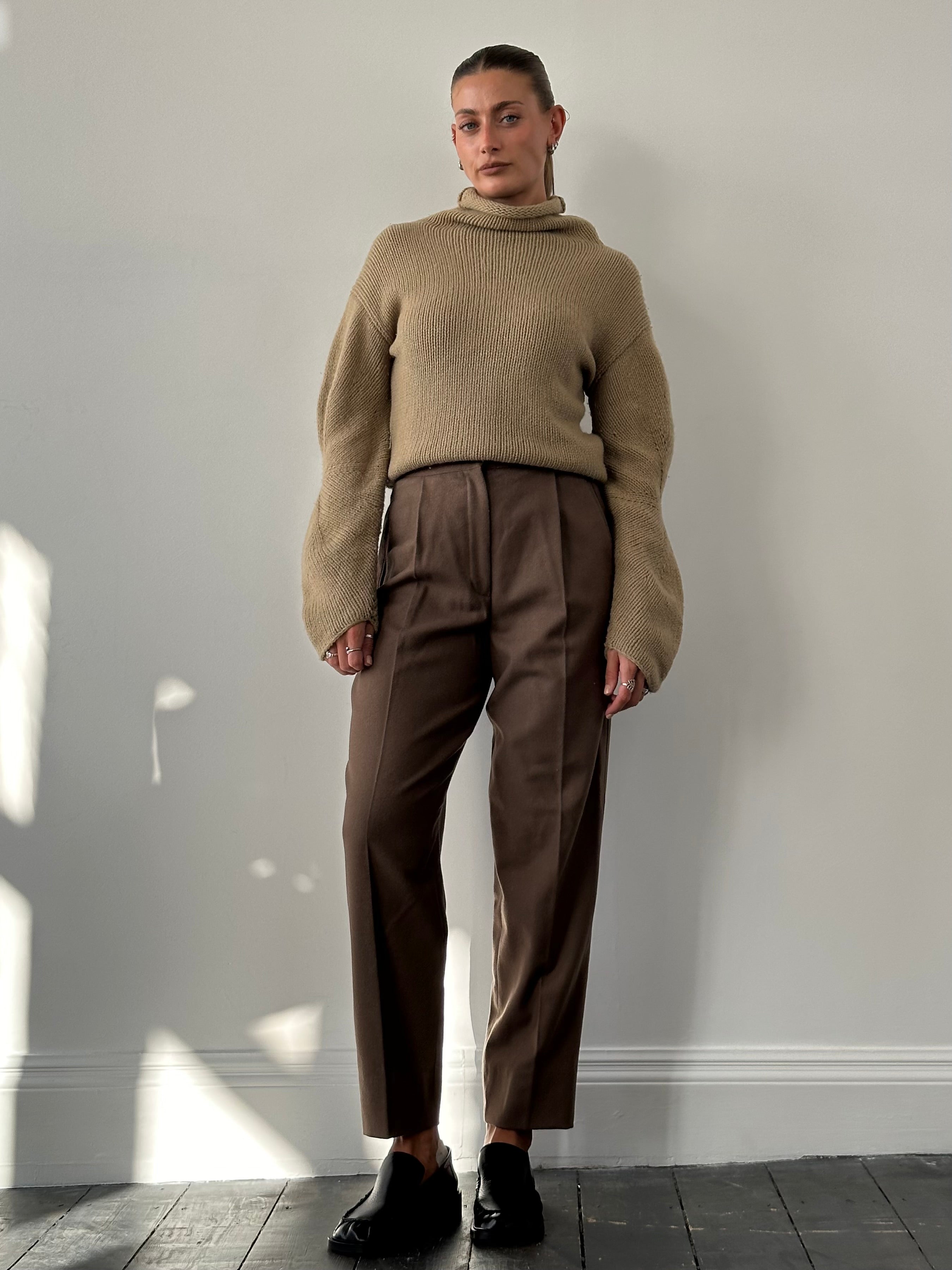 Vintage Italian vintage brushed pure wool tapered leg trousers in size W27, showcasing a classic tailored fit.