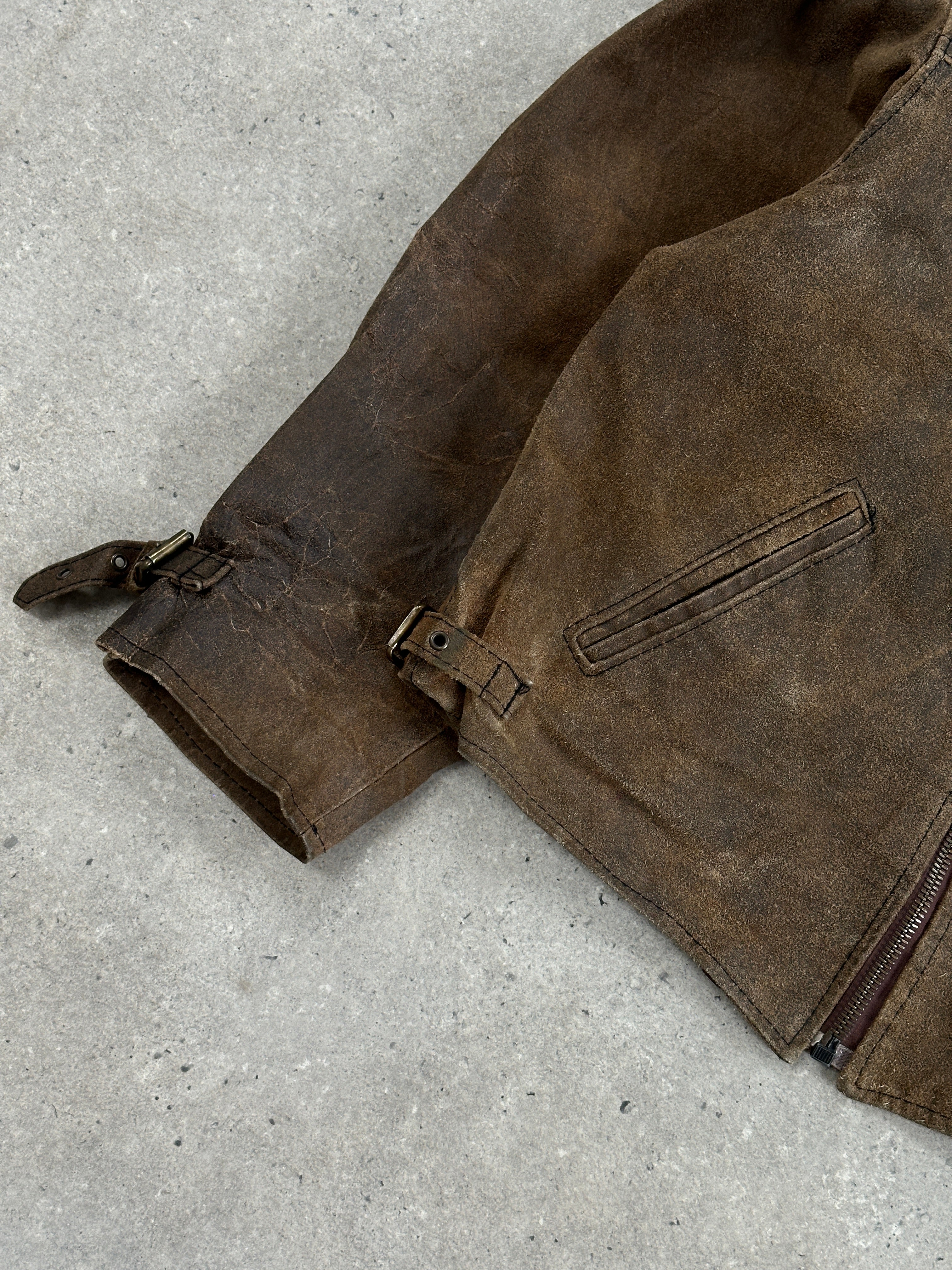 Vintage 1980s boxy leather jacket in size XL, featuring classic design and durable leather material.