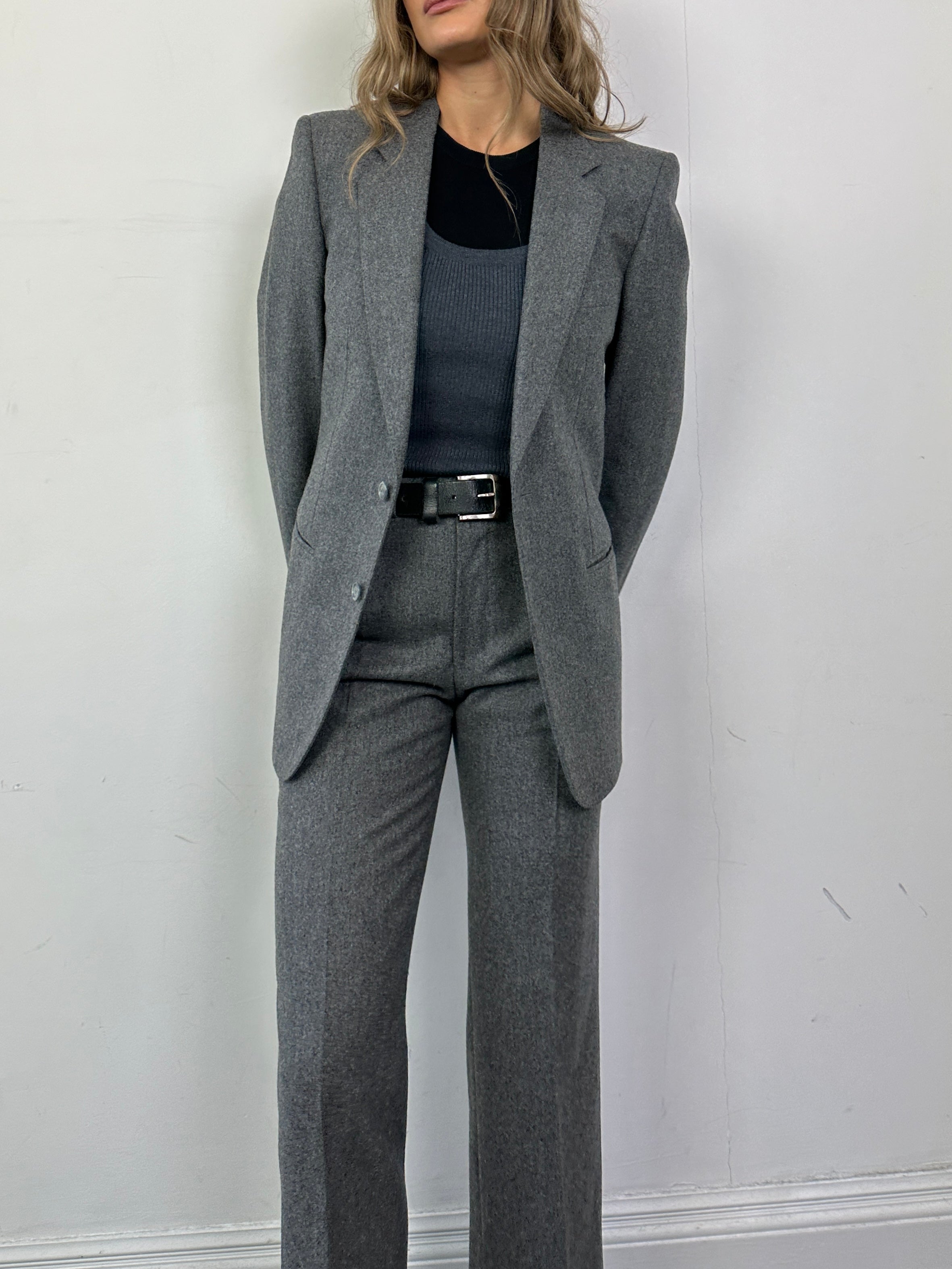 Vintage Italian vintage pure wool single-breasted jumpsuit for women, size XS/W27, stylish and elegant in classic design.