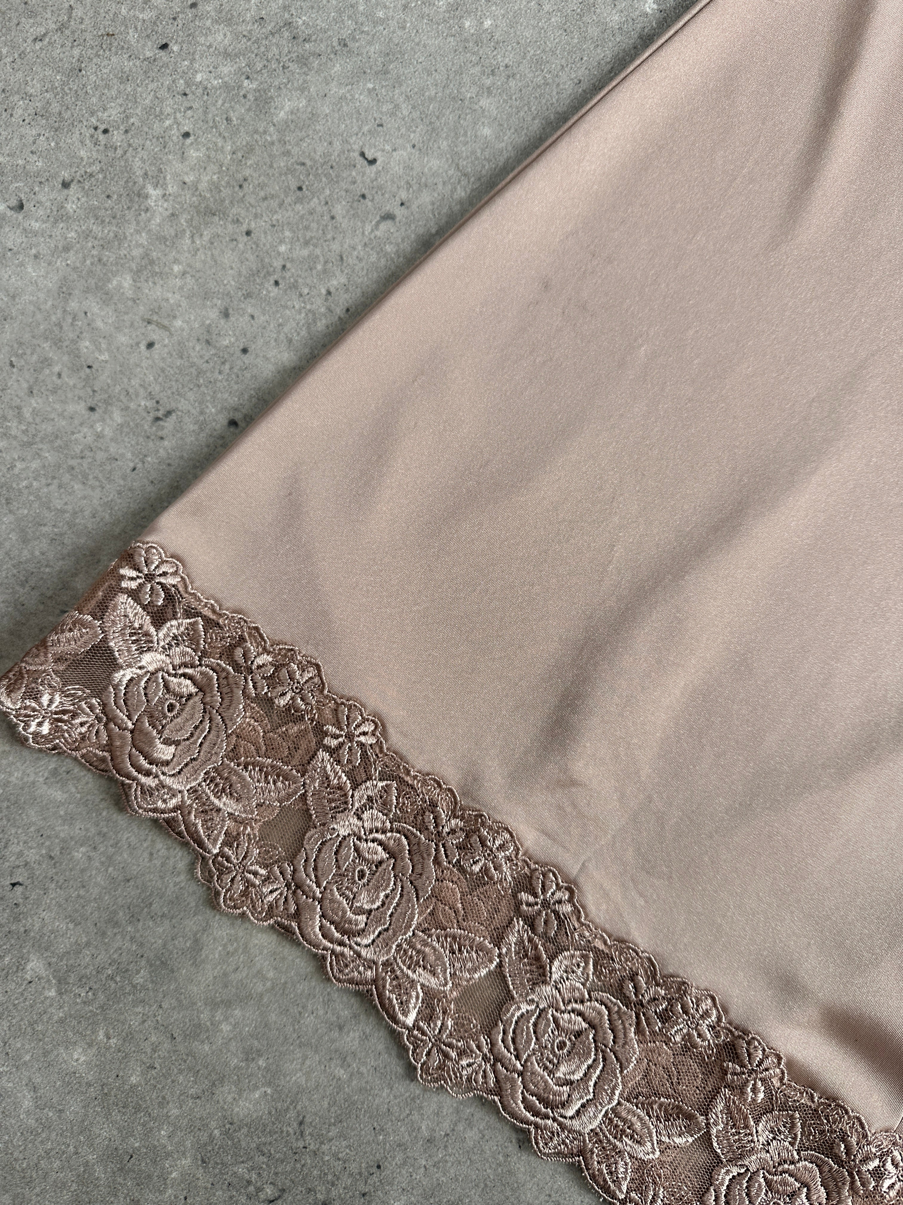 Vintage 1990s lace mini slip dress in size M, featuring delicate lace details and a classic 90s style.