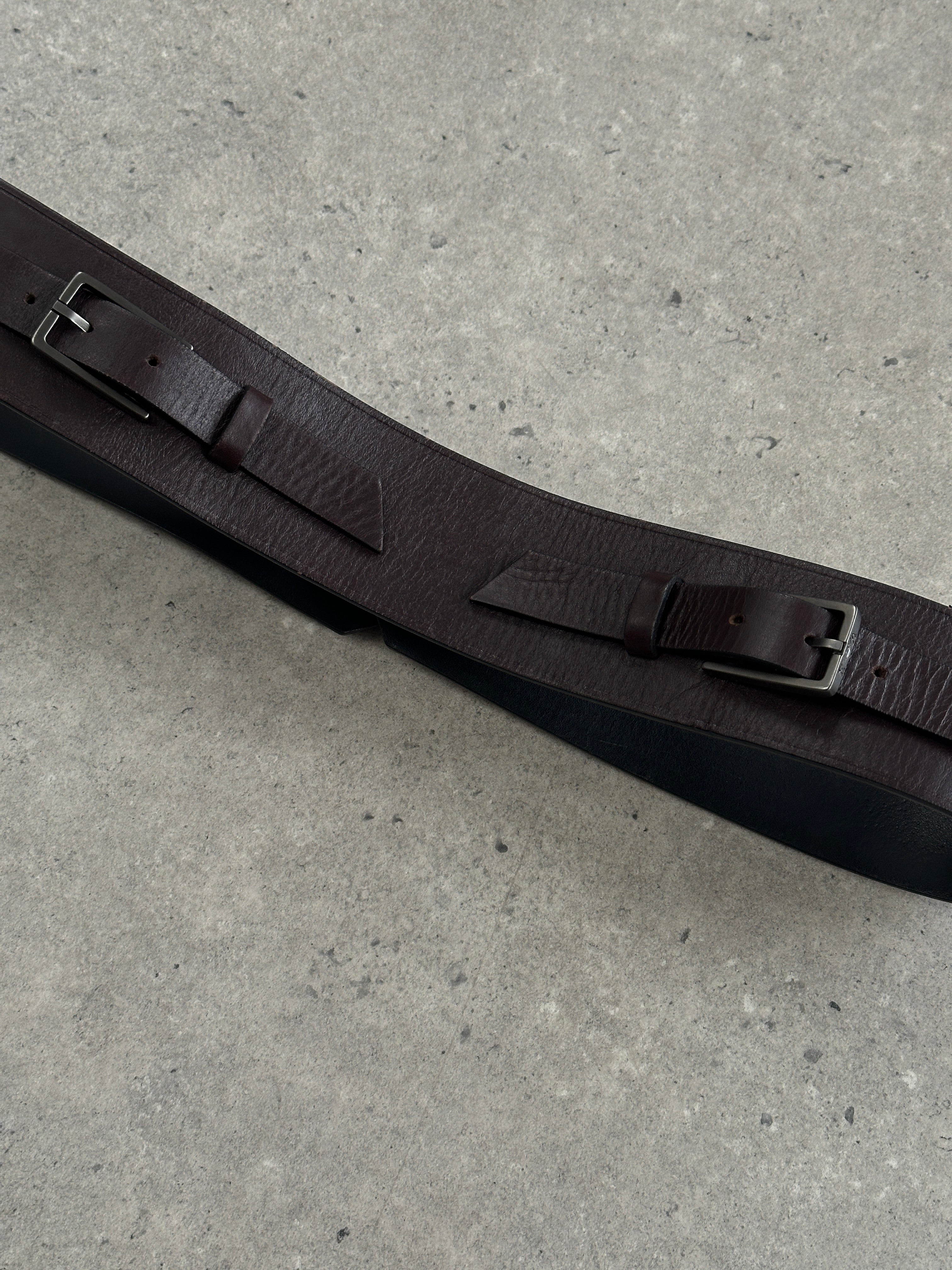 Emporio Armani leather belt with EA buckle, size W30–32, featuring sleek black leather and branded metallic buckle.