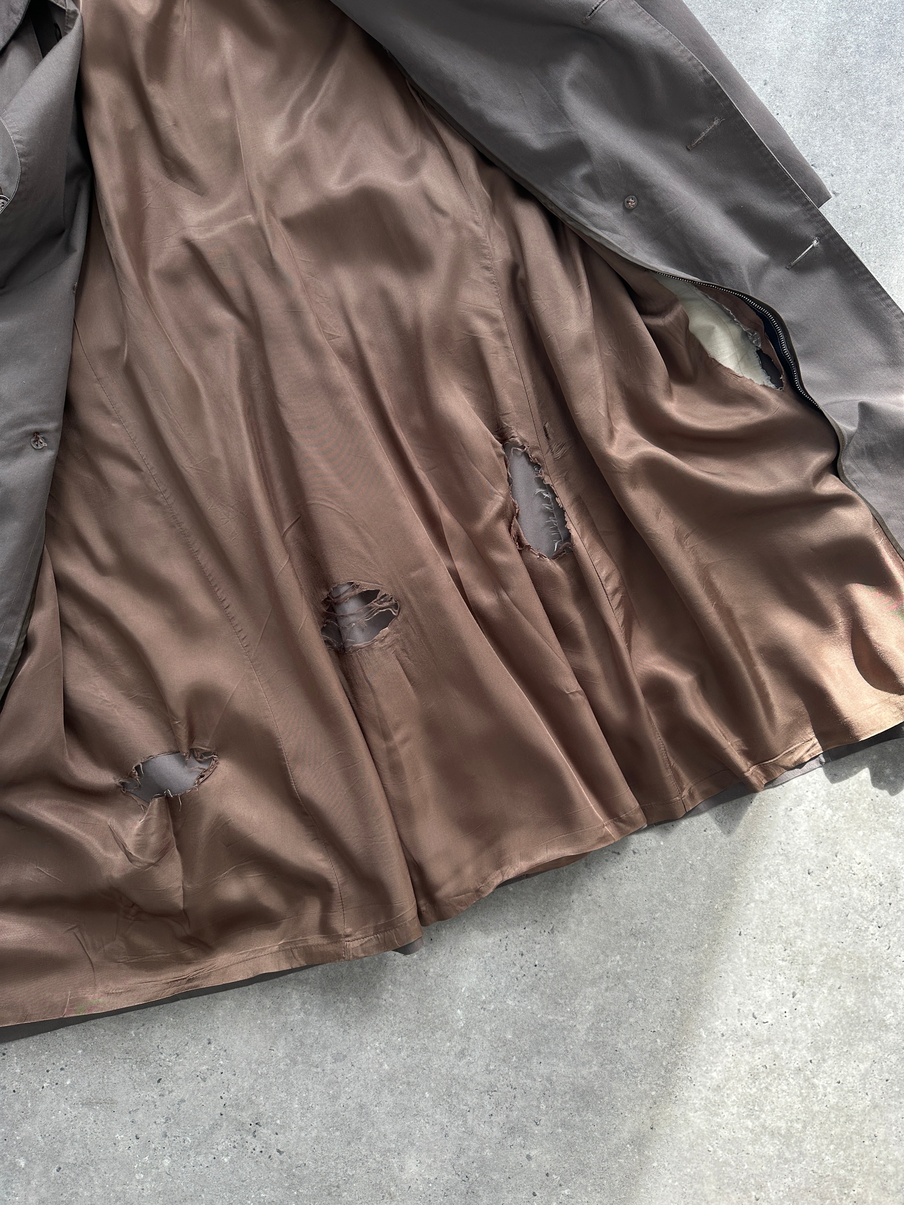 Christian Dior Monsieur double-breasted belted trench coat in XL, showcasing classic design and tailored fit.