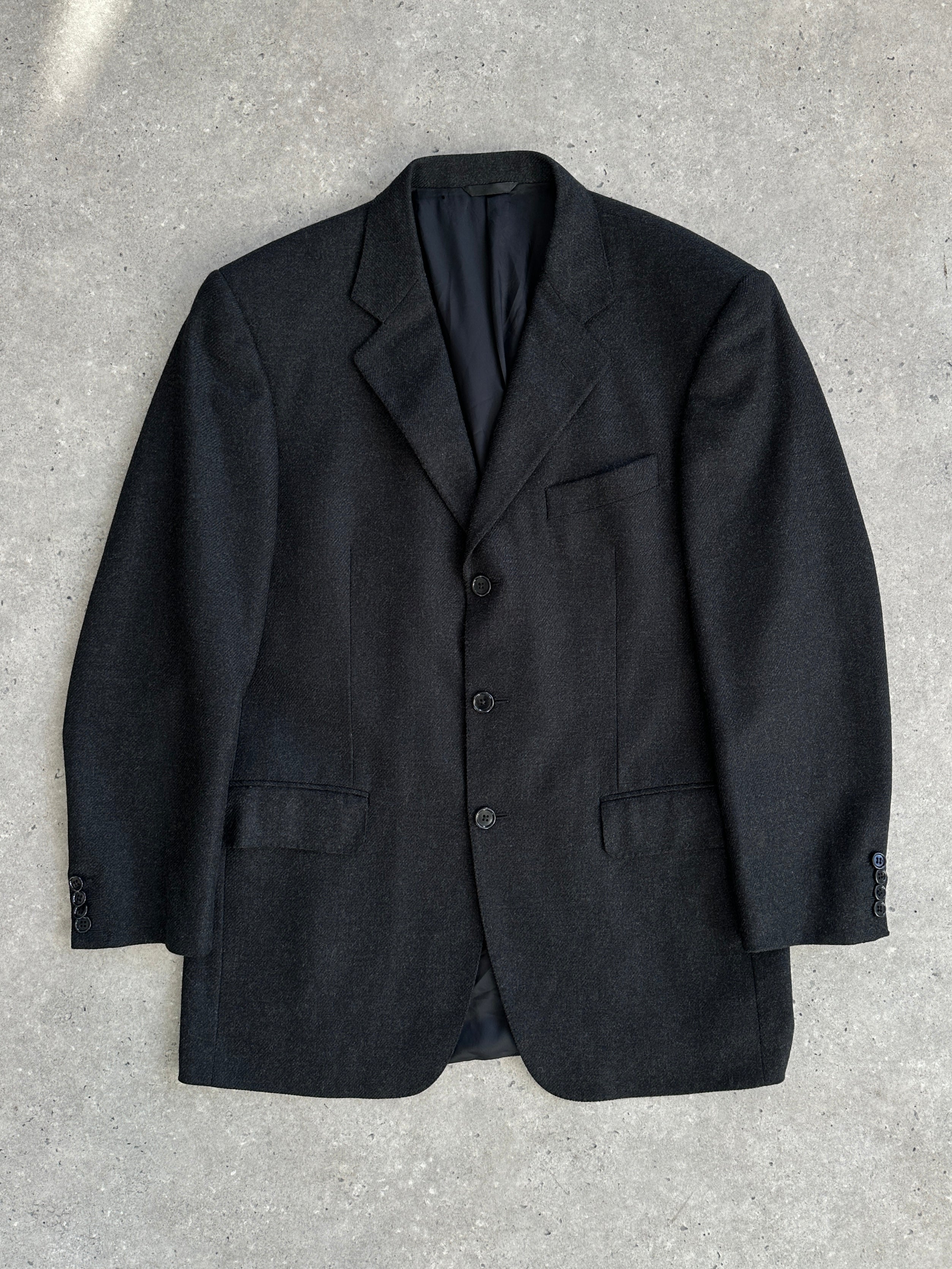 Loro Piana wool cashmere single-breasted blazer in size 40R/L, tailored fit, with notch lapel and classic style.