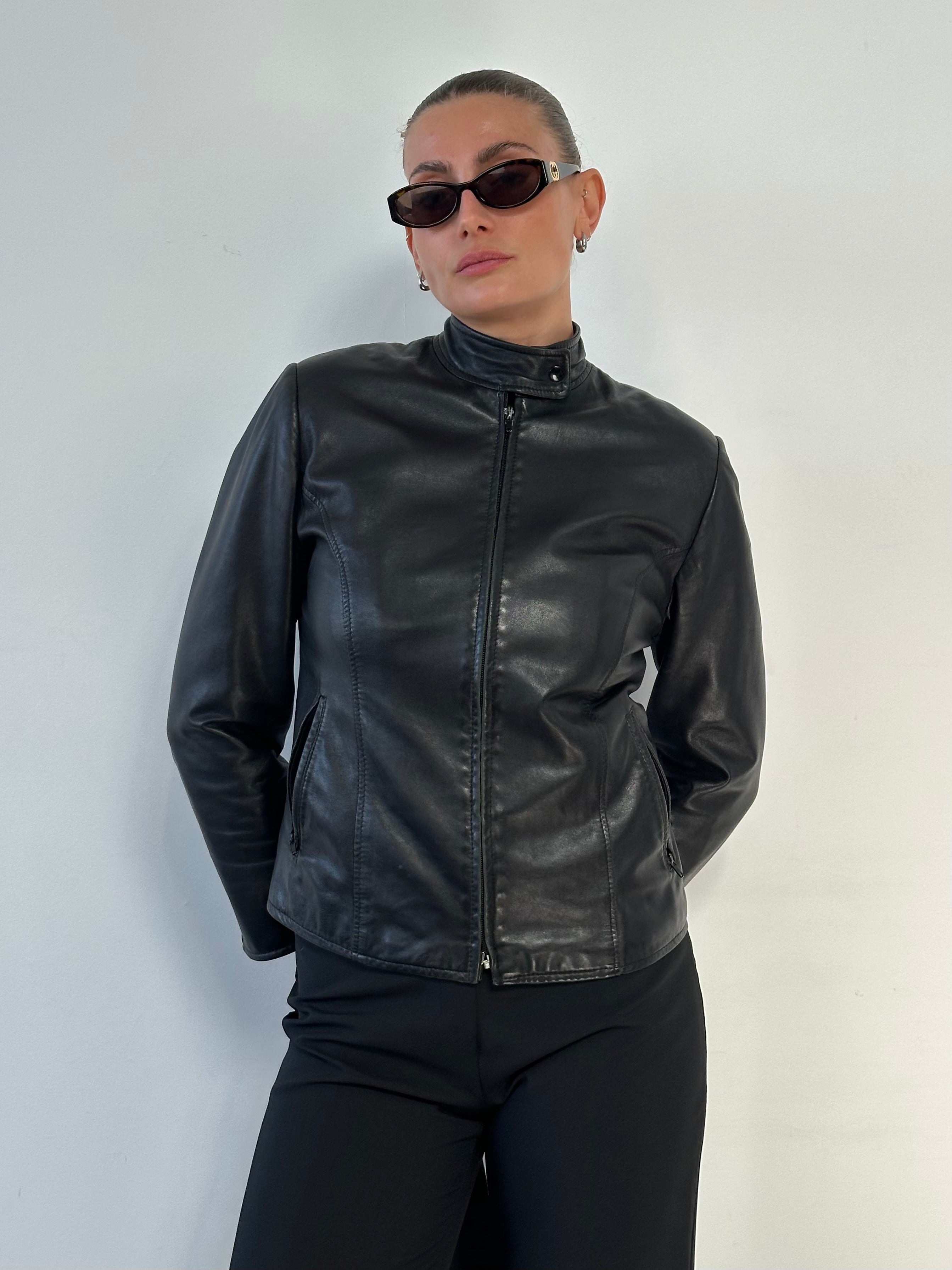 Vintage Moto fitted leather jacket in XS, classic design with shoulder epaulets and front zipper, stylish leather outerwear.