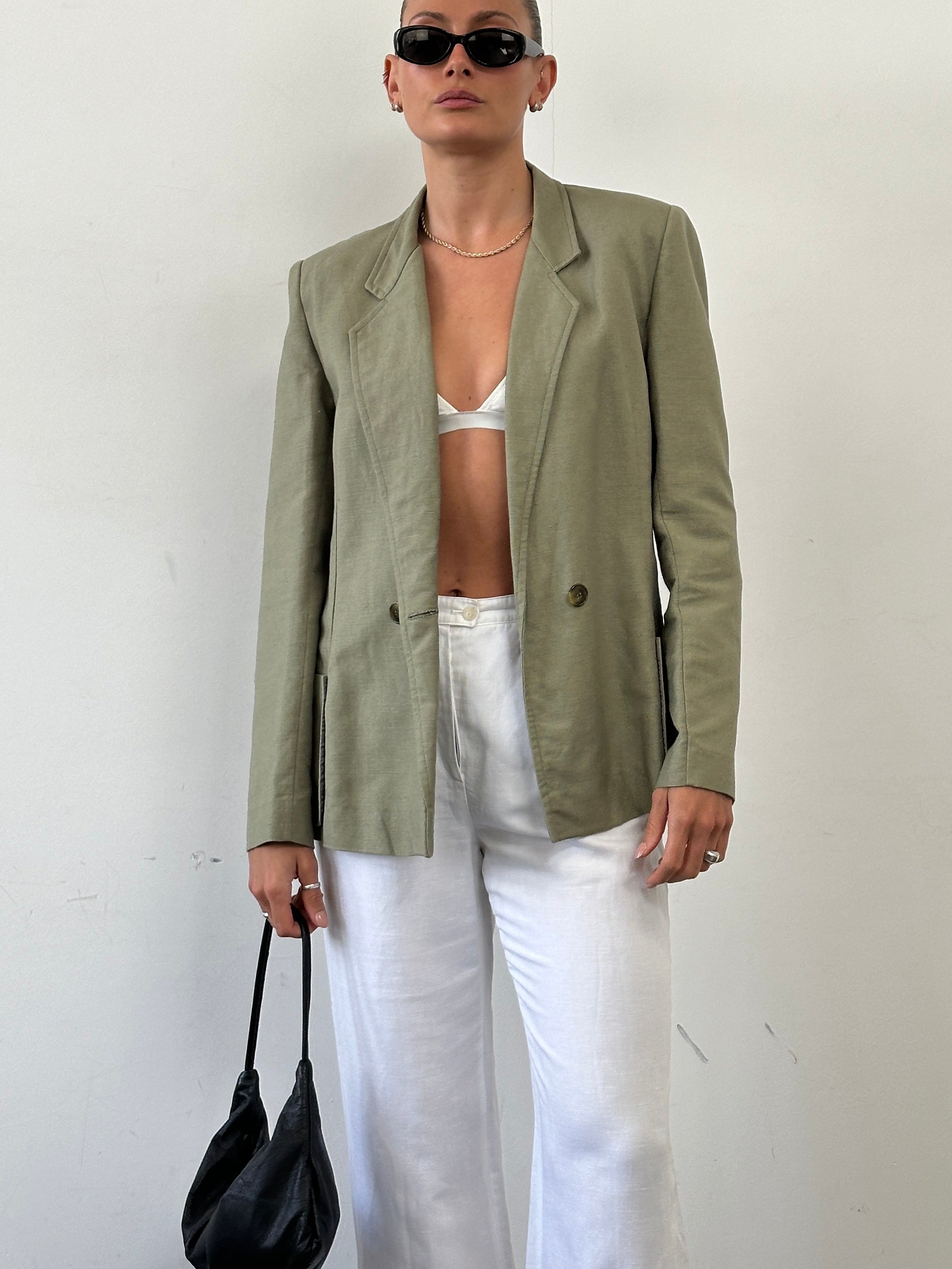 Vintage linen double-breasted blazer in size M, featuring classic tailoring and natural fabric with front buttons and lapels.