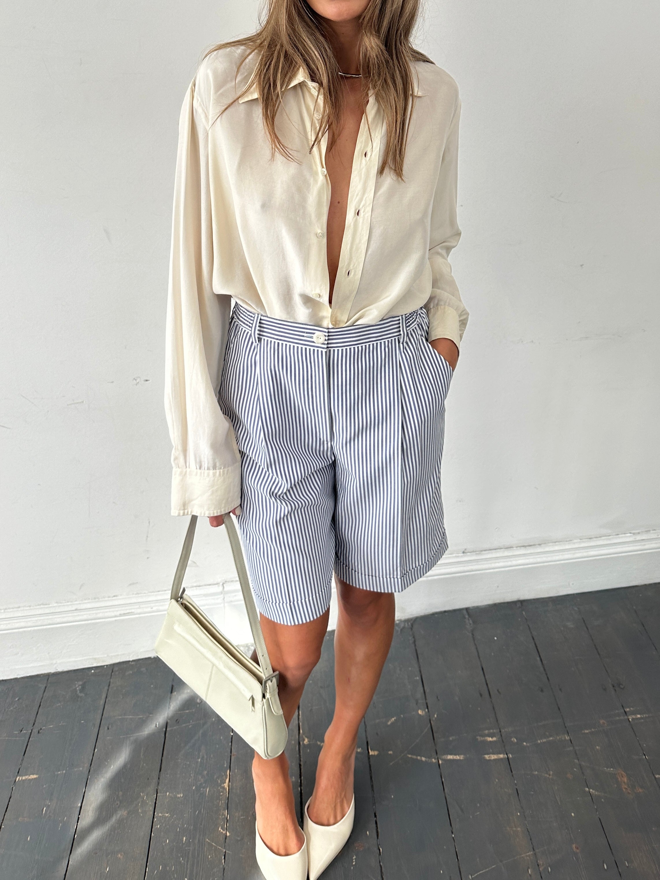Vintage silk blend dagger collar shirt in size L, featuring a classic design with a sleek silhouette and elegant fabric.