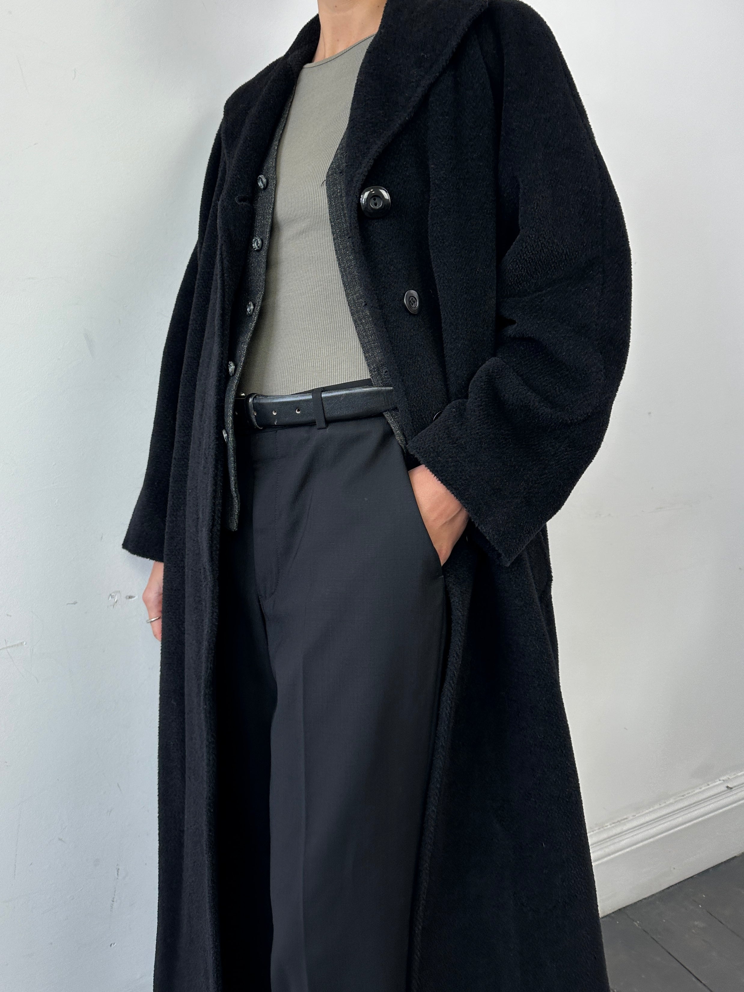 Vintage wool alpaca single-breasted floor-length coat in size M/L, stylish and warm for cold weather
