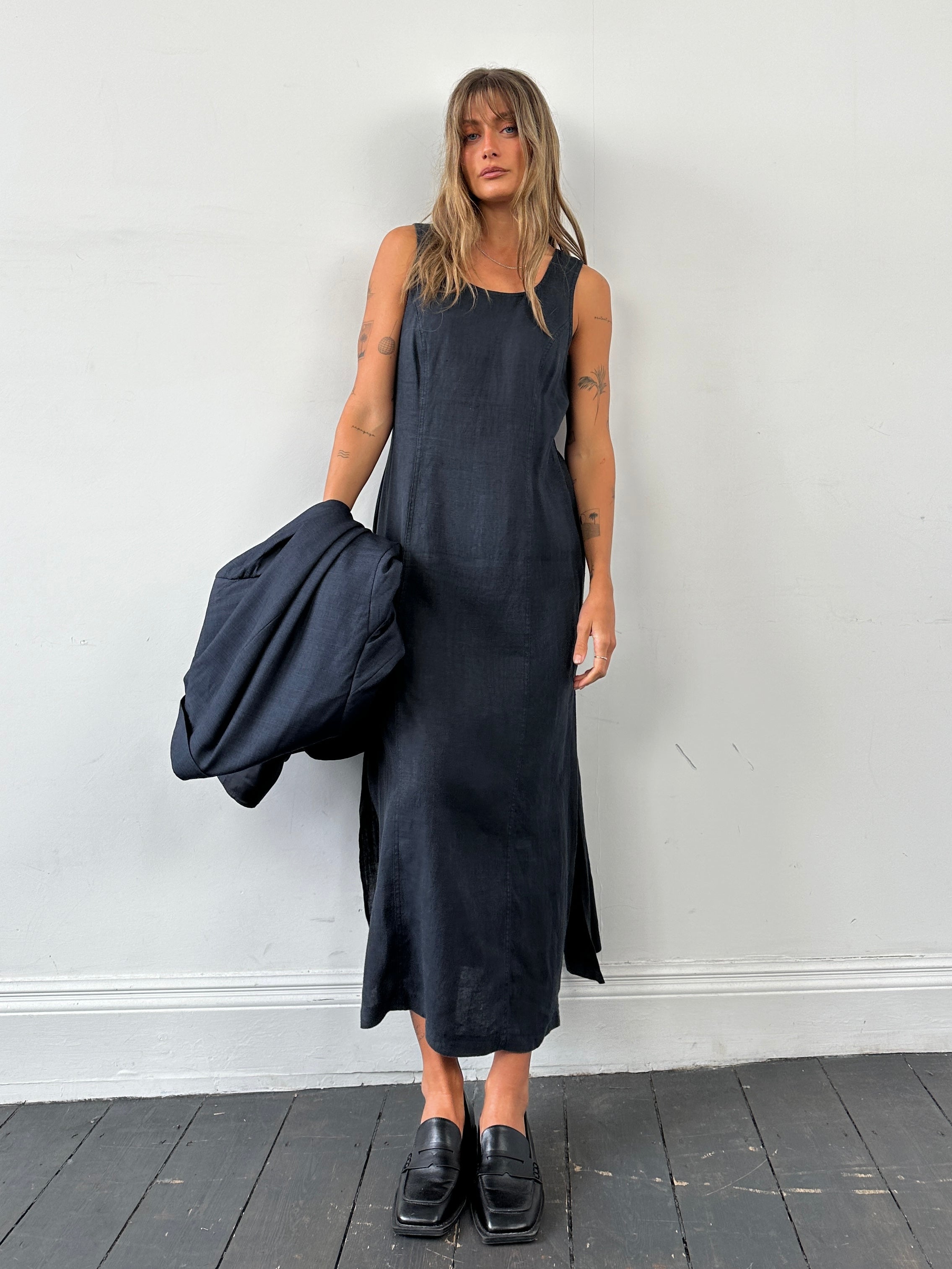 Vintage linen side split slip dress in size M, featuring a classic design with a relaxed fit and vintage-inspired style.