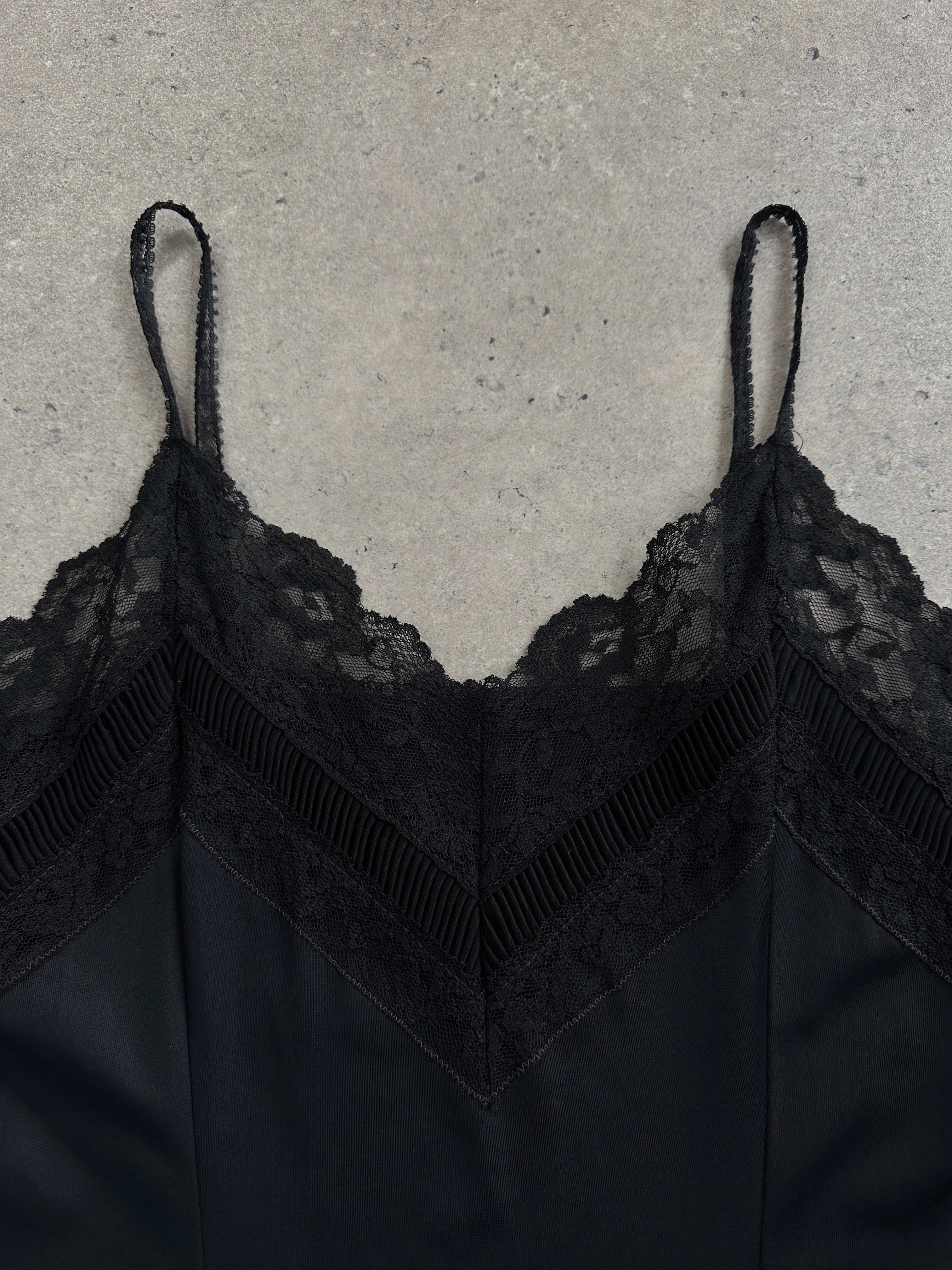Vintage 2000s lace mini slip dress in size S, featuring delicate lace fabric and a classic vintage style.