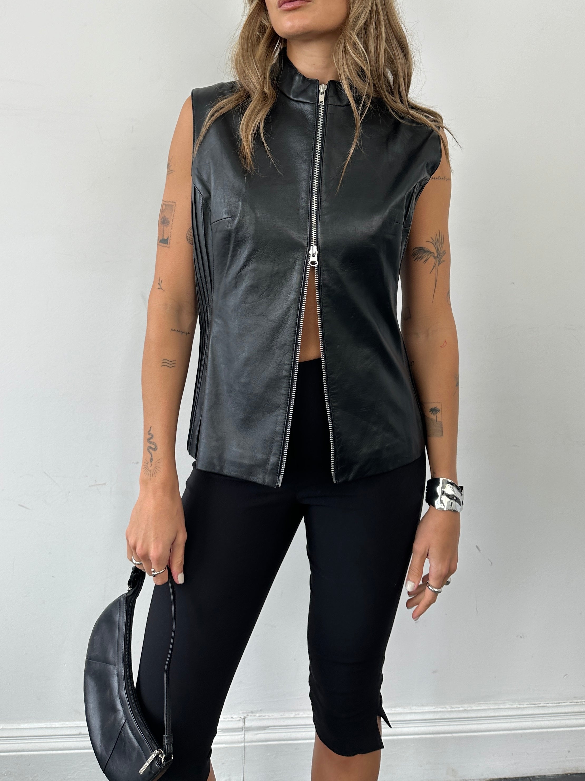 Vintage leather double zip pleated vest jacket in size L, featuring a stylish design and classic craftsmanship.