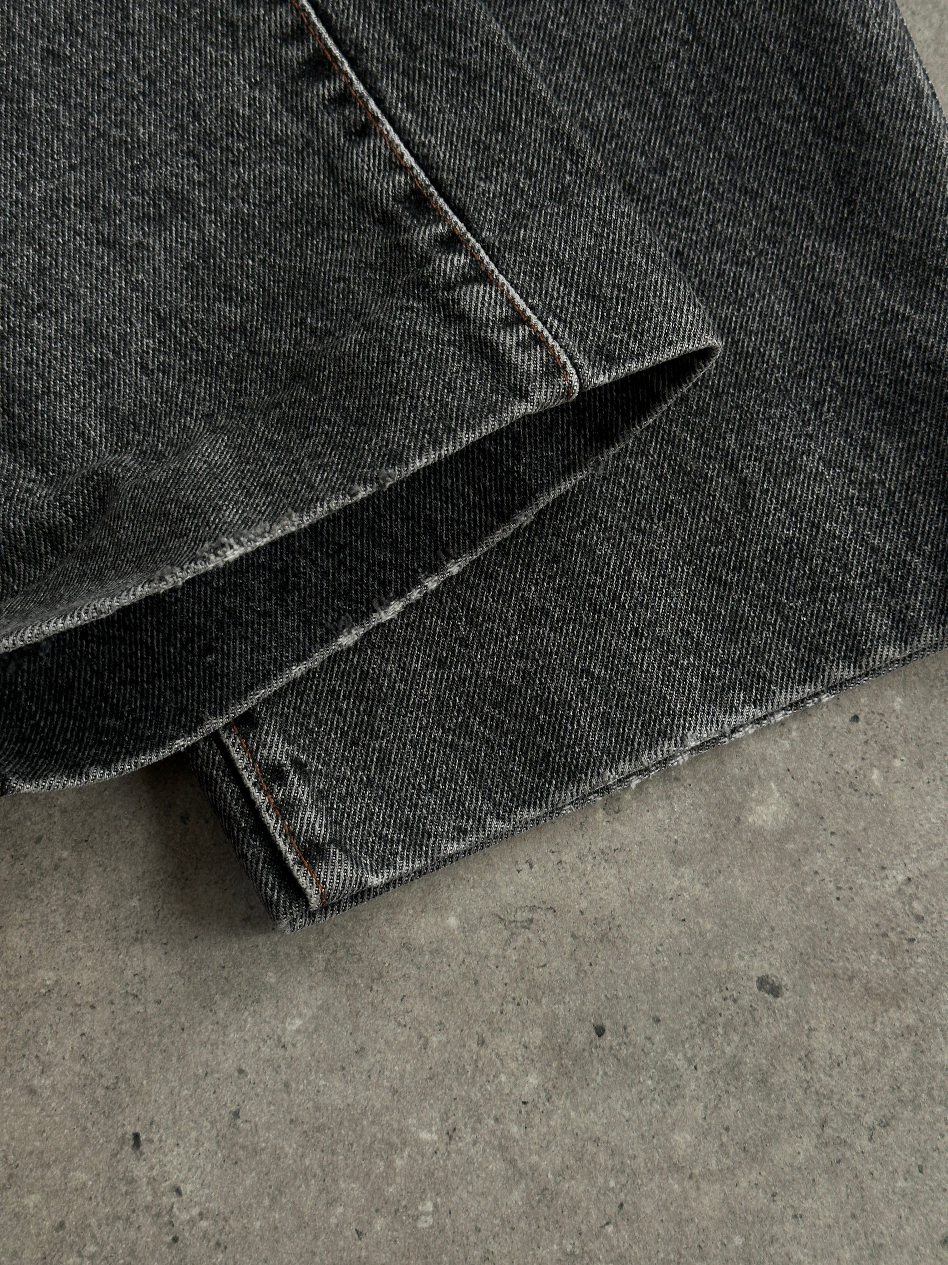 Vintage Italian 1990s high-waisted straight leg denim jeans, W28, with classic vintage wash and fit.