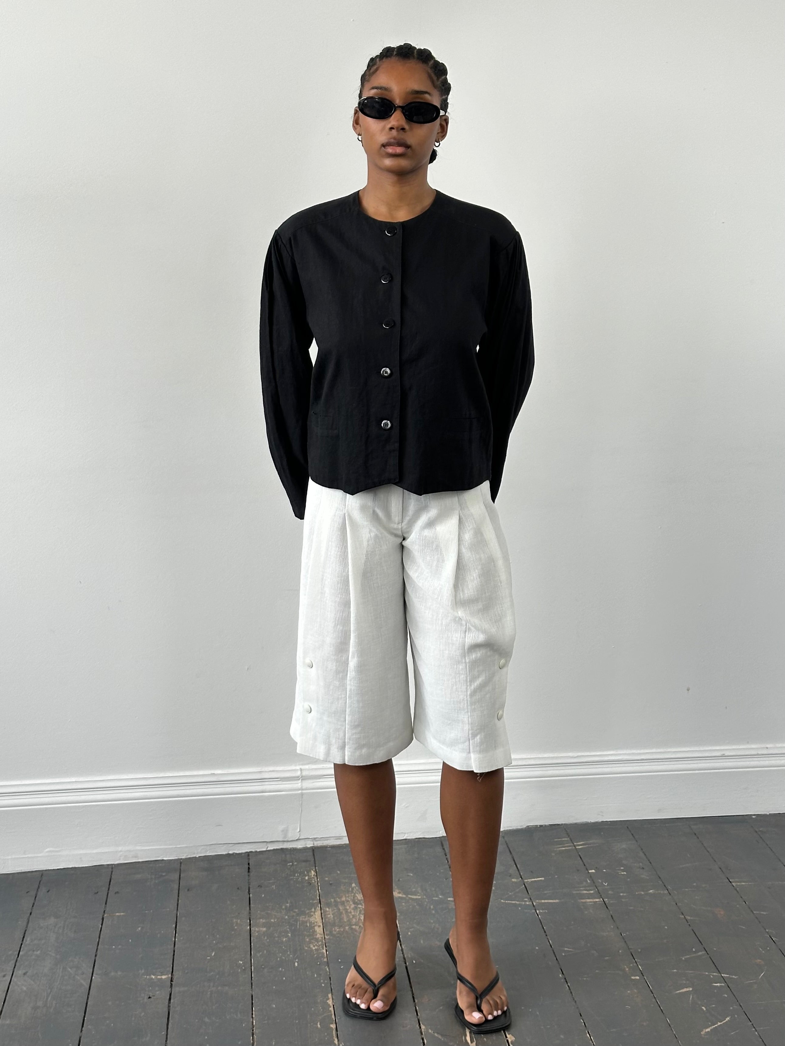 Vintage Japanese vintage pleated high-waisted culottes shorts in W24-26, showcasing their classic 1990s style and fabric details.