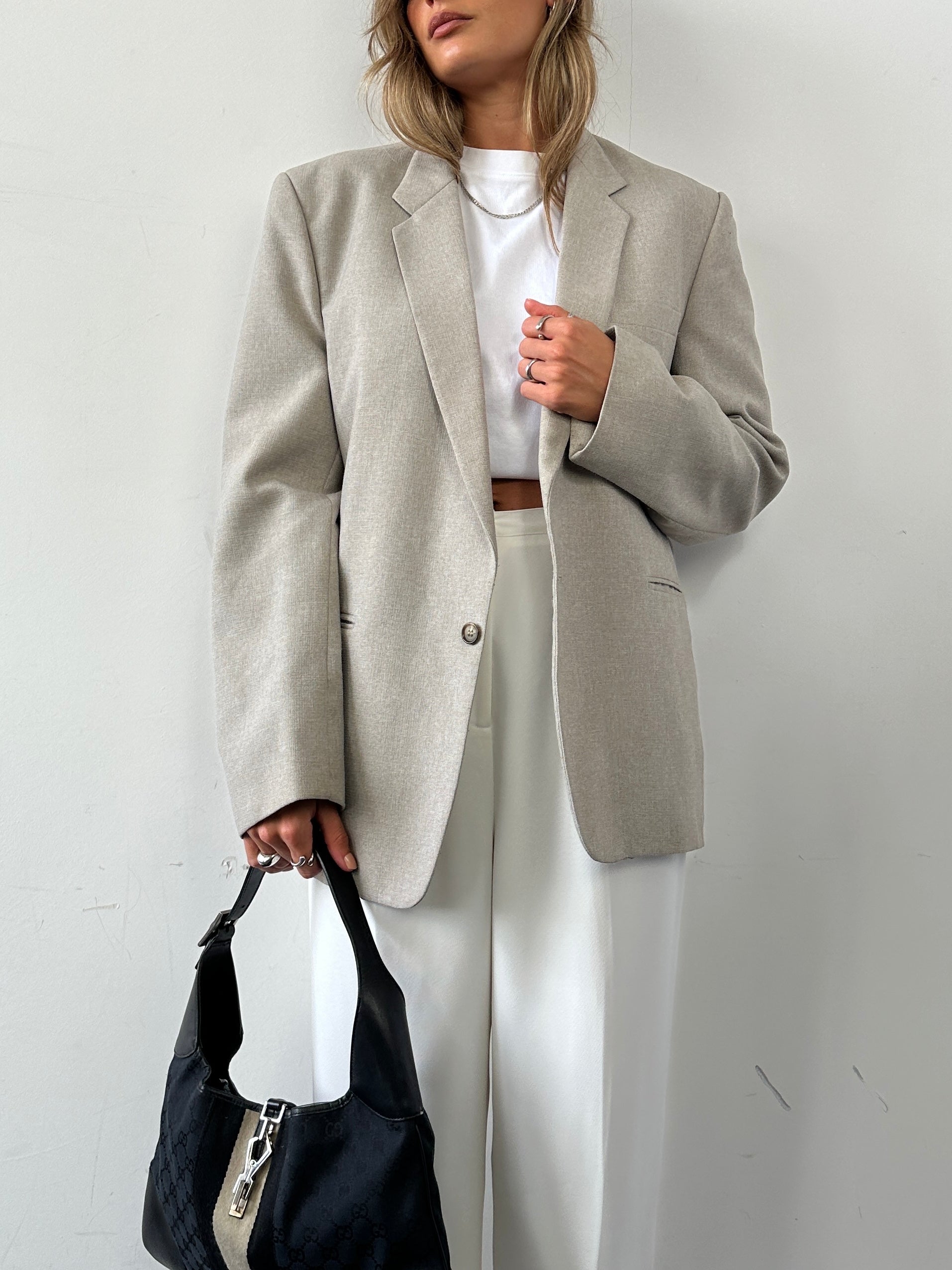 British Vintage minimal blazer in size L, tailored fit with classic lapels and sleek design, displayed on a hanger.