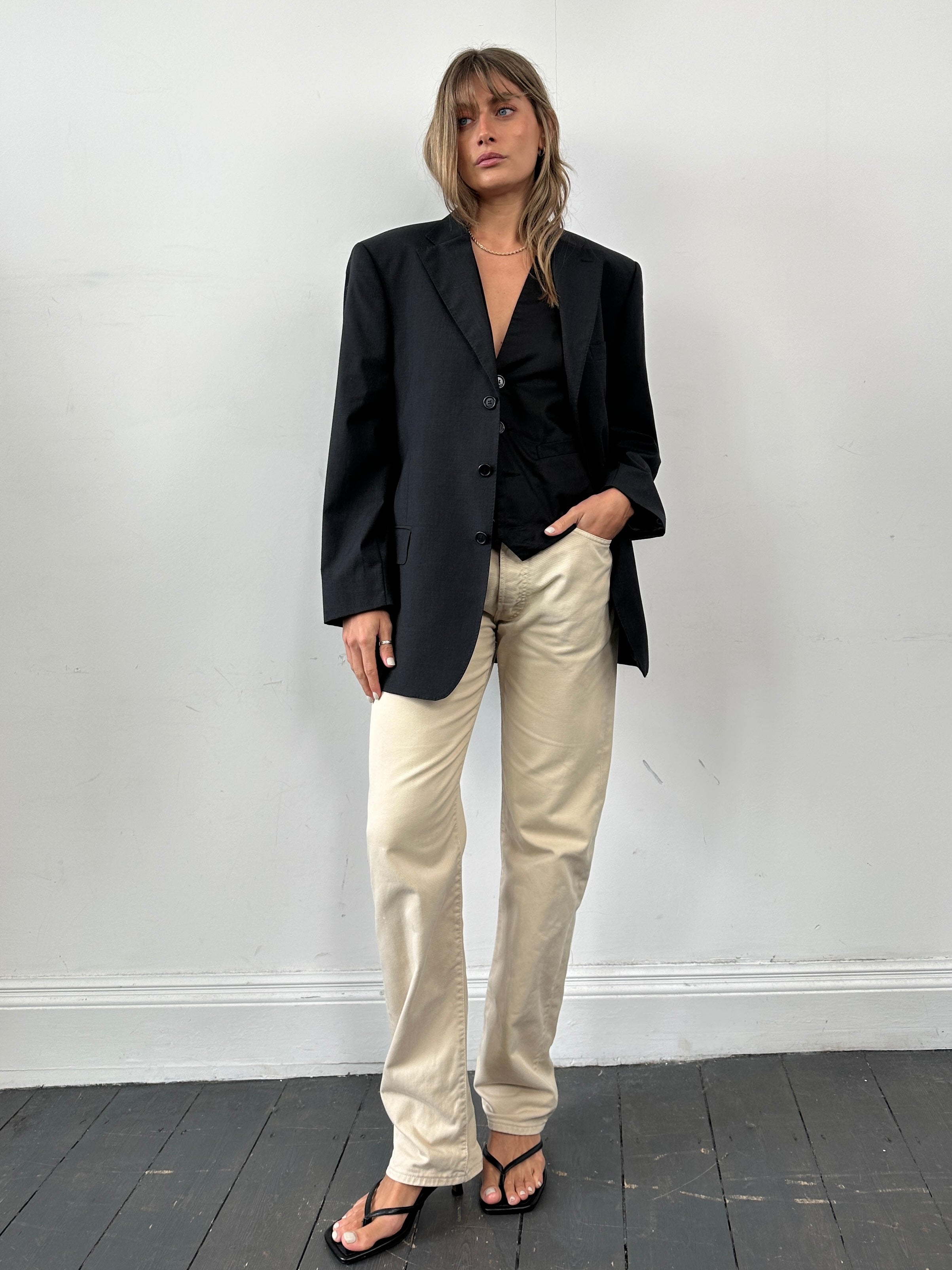 Vintage Italian vintage virgin wool blazer, single-breasted style in size 44R/XL, displayed on a hanger with classic lapels