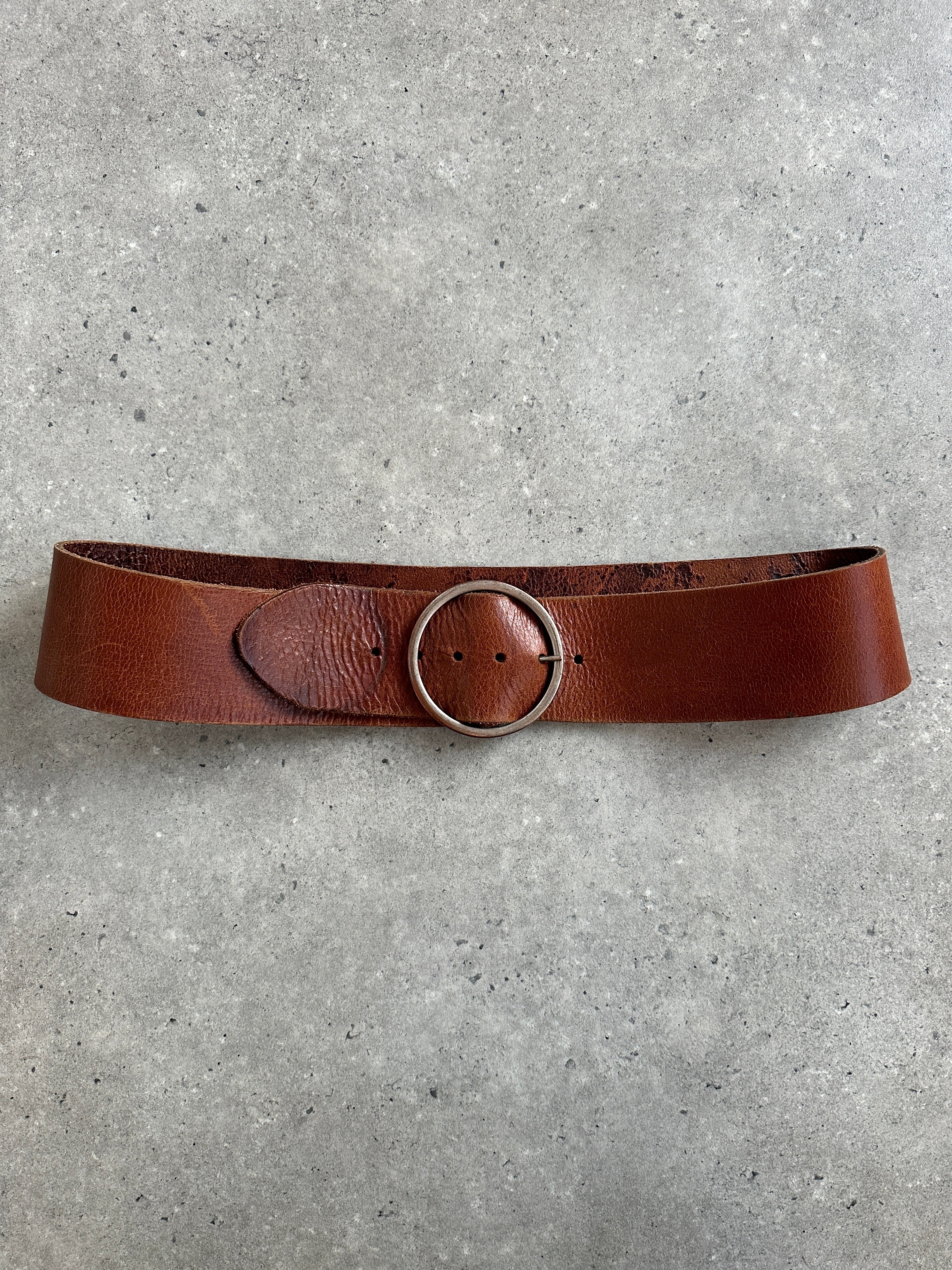 Vintage 1990s round leather chunky belt in brown with brass buckle, size W38-42, stylish retro accessory.