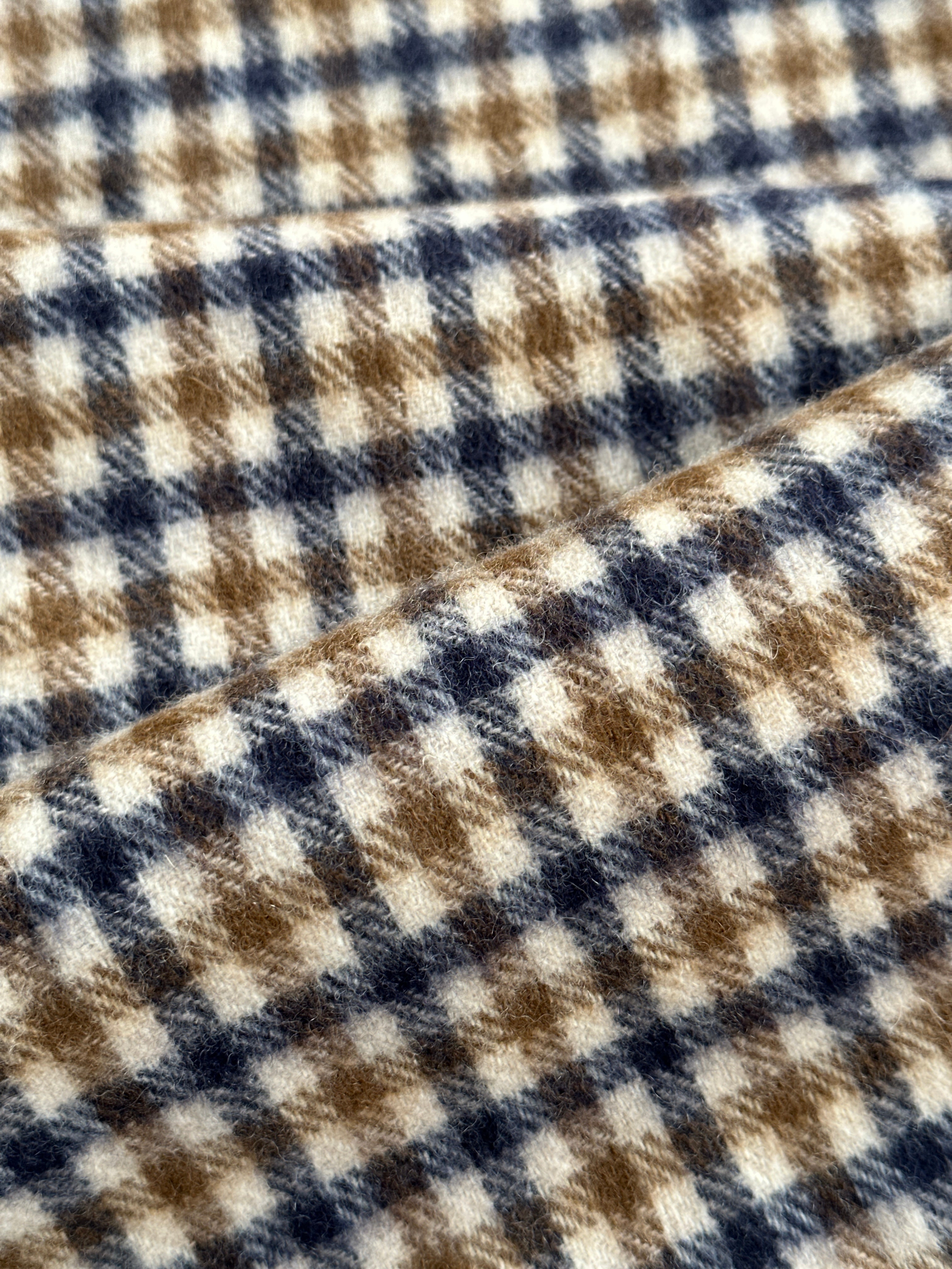 Aquascutum cashmere wool check scarf with classic pattern and fringed edges, showcasing luxurious fabric and stylish design.