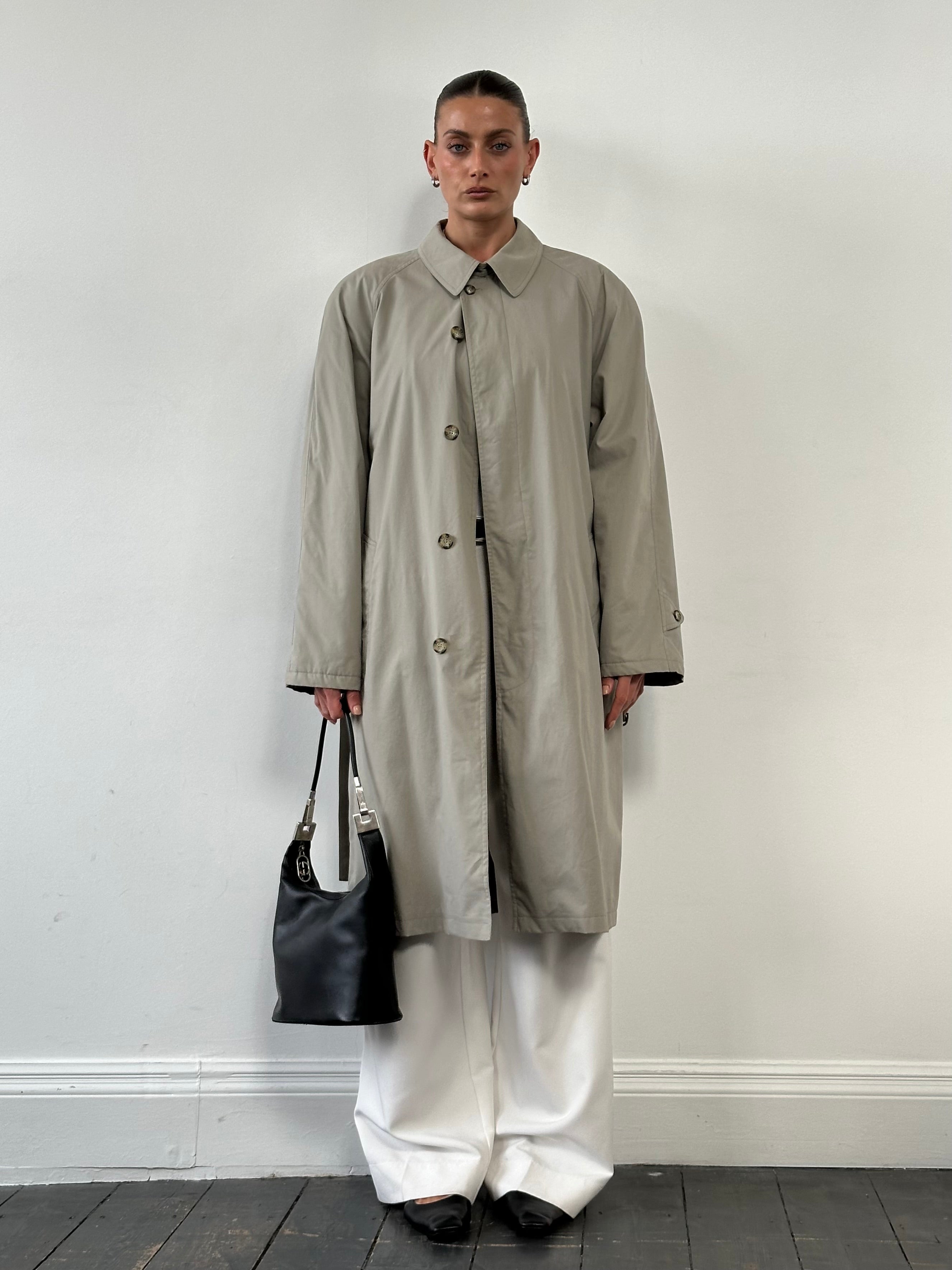 Vintage Italian vintage trench coat with concealed placket, belted design in size XL, showcasing classic style and tailored details.