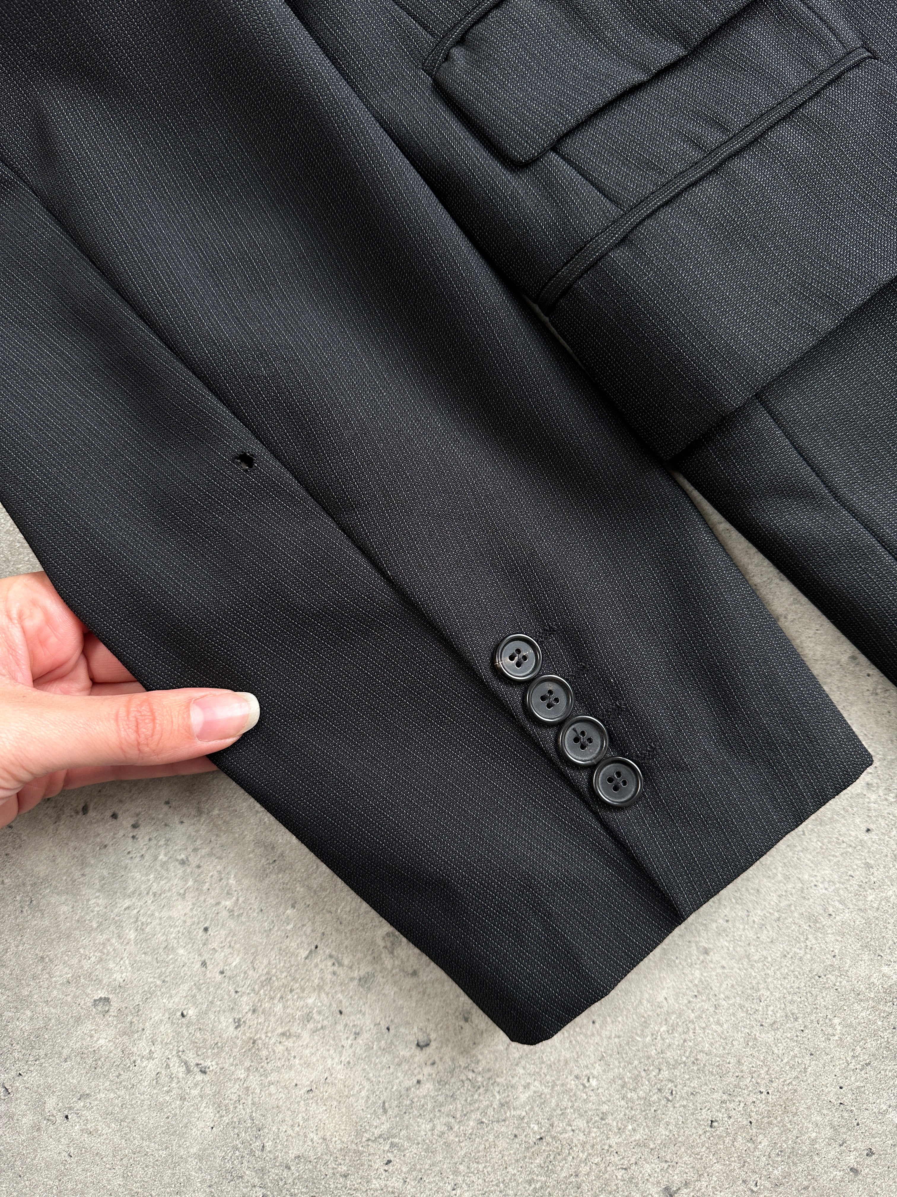 Hugo Boss double-breasted pure wool blazer in XXL, tailored fit with classic lapels and sleek design, front view.