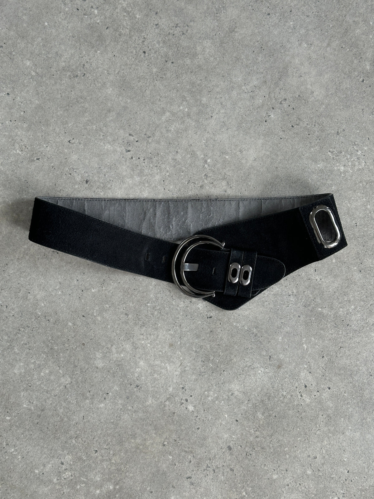 Vintage 1990s suede chunky belt, size W33-37, with retro style and textured leather finish, displayed on a neutral background.
