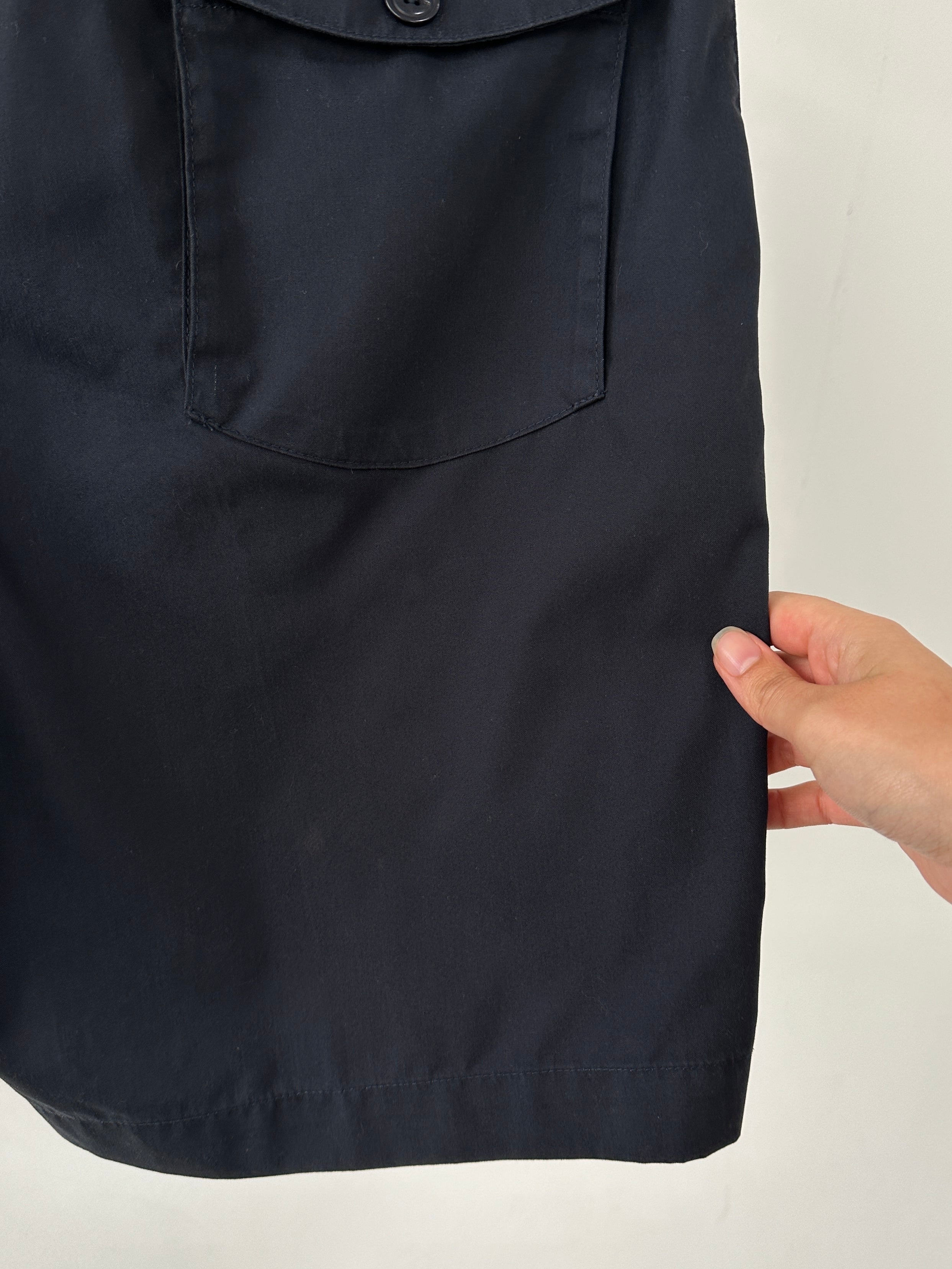 Vintage loose leg relaxed shorts in size W32/34, featuring a casual fit and vintage style, shown in the image.